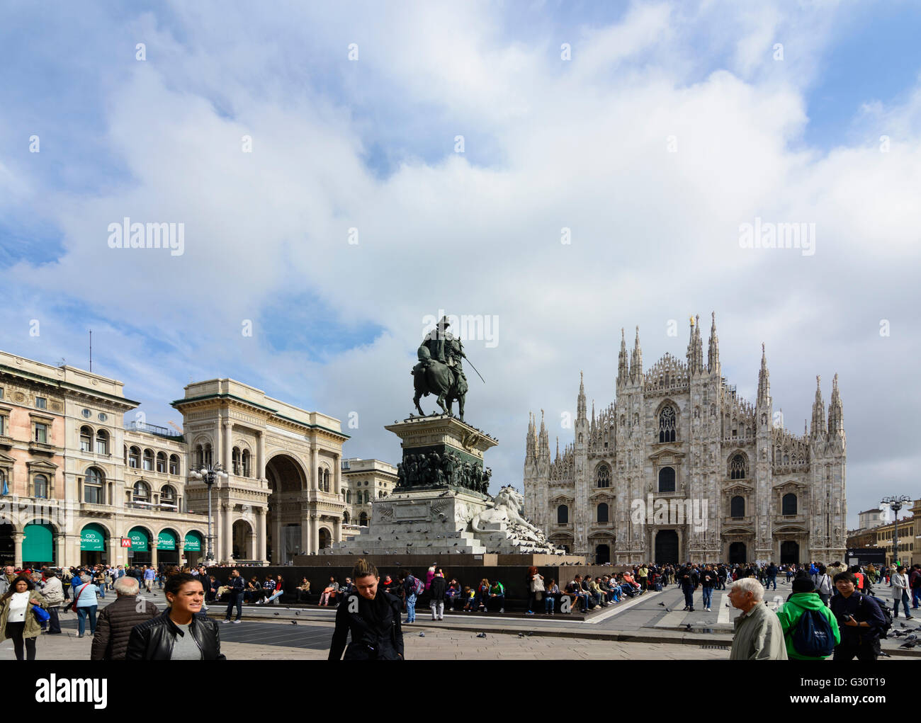 Piazza del Duomo with triumphal arch at the entrance to the Galleria Vittorio Emanuele II , Cathedral Milan Stock Photo