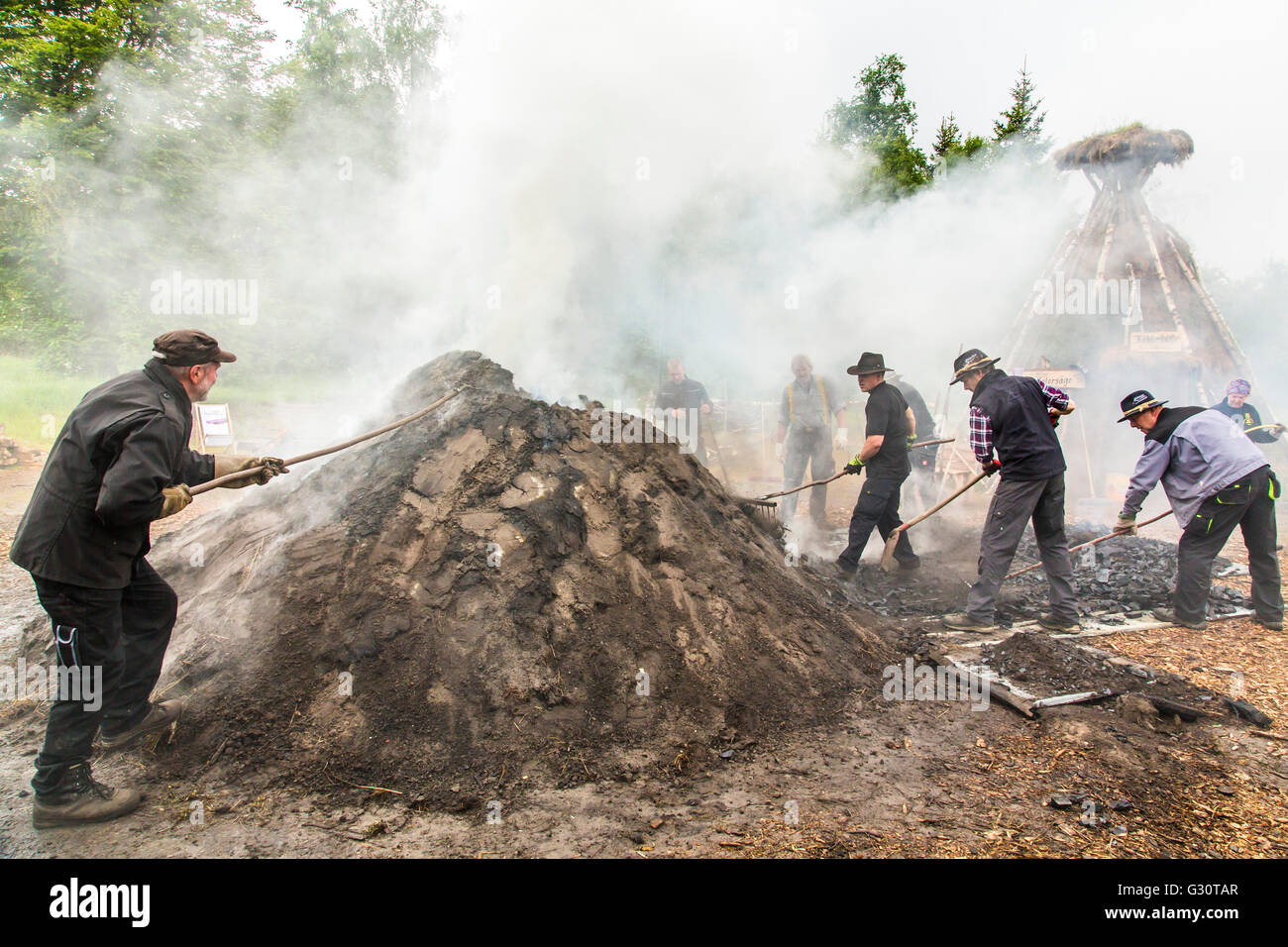Running, burning, of a traditional charcoal kiln in WinterbergZüschen