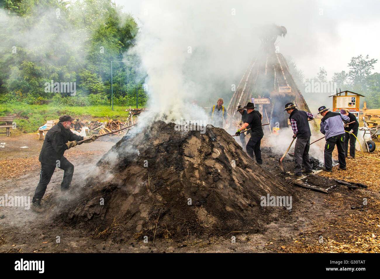 Running, burning, of a traditional charcoal kiln in WinterbergZüschen