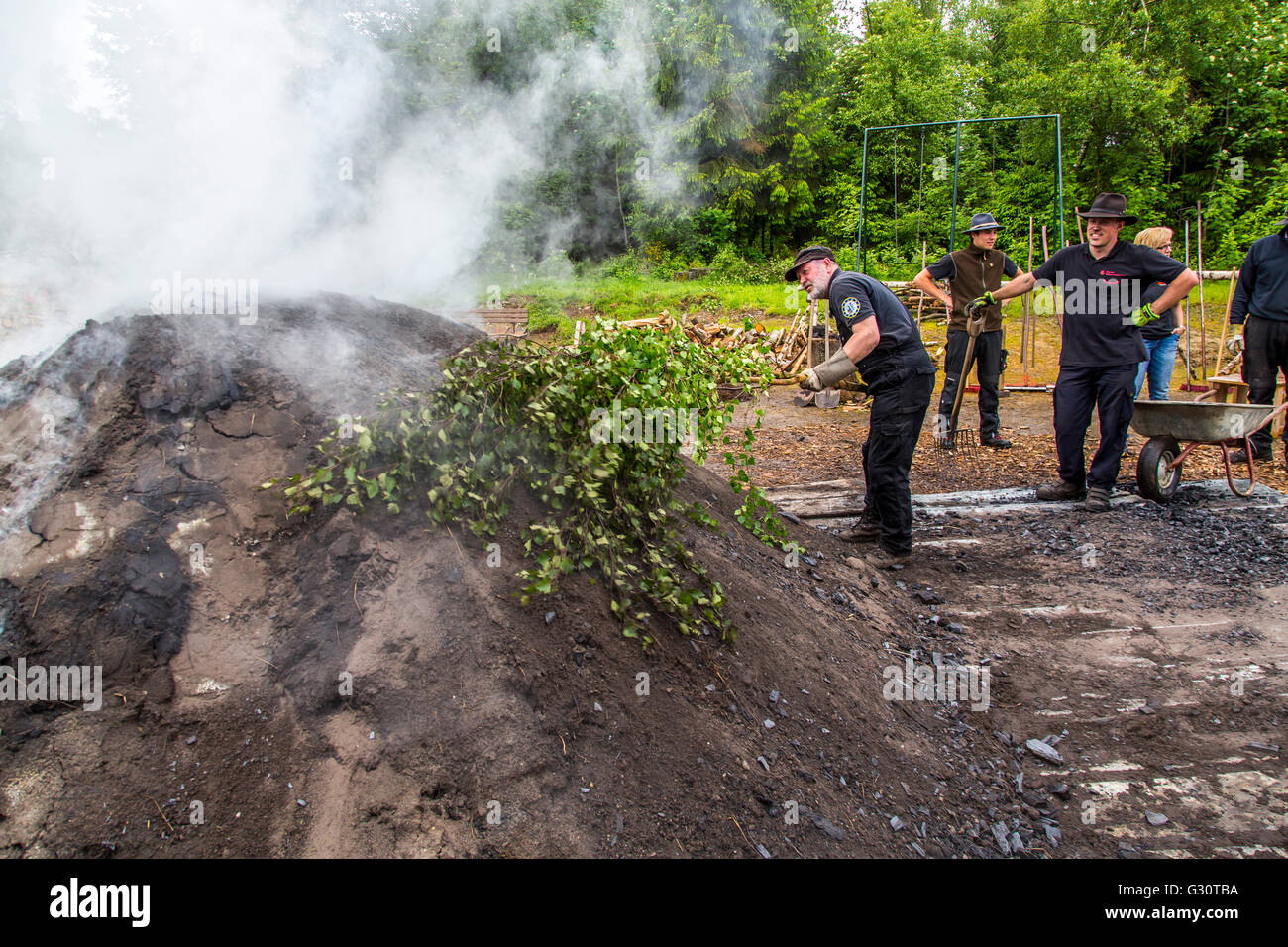 Running, burning, of a traditional charcoal kiln in WinterbergZüschen
