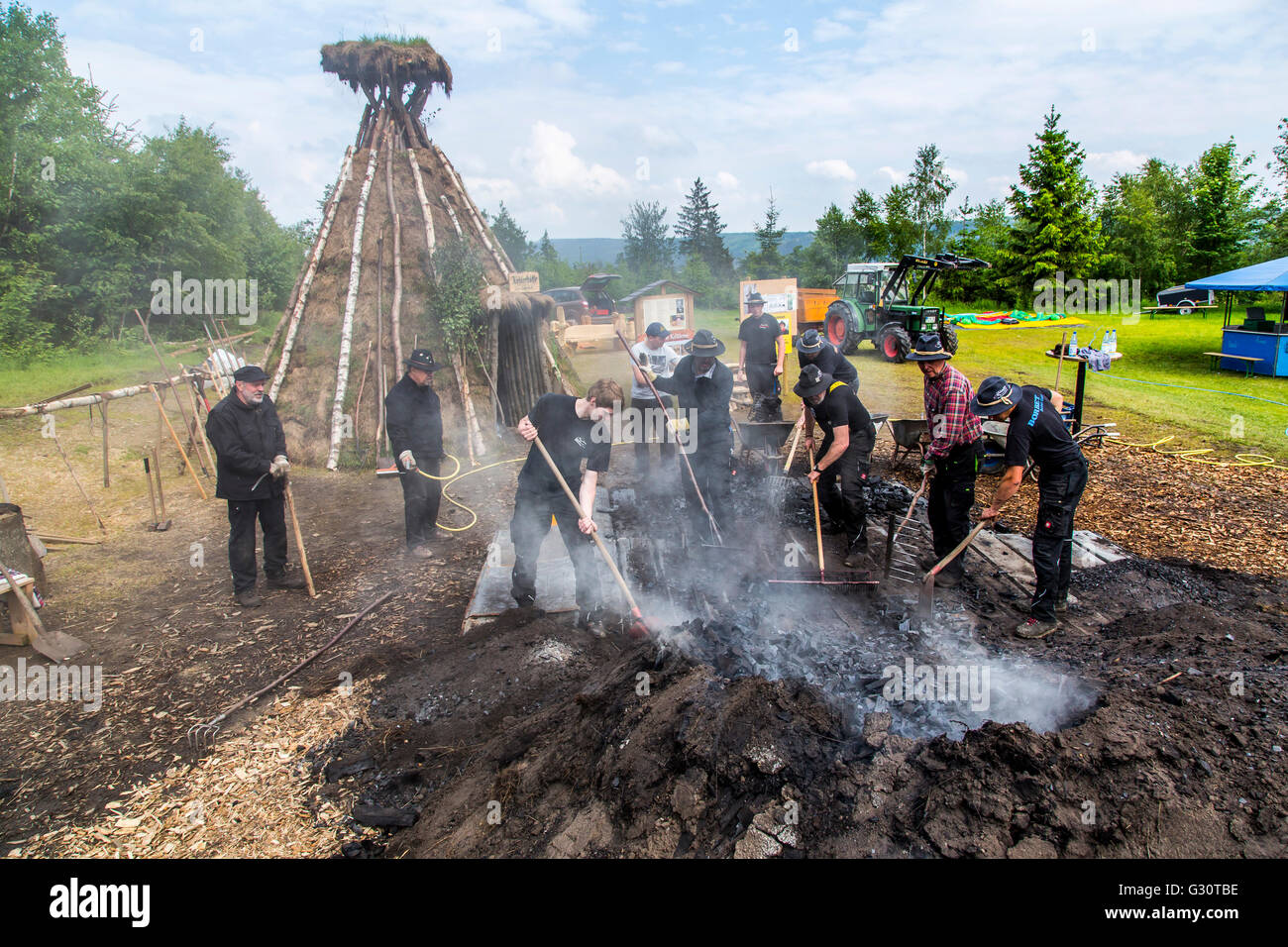 Running, burning, of a traditional charcoal kiln in WinterbergZüschen