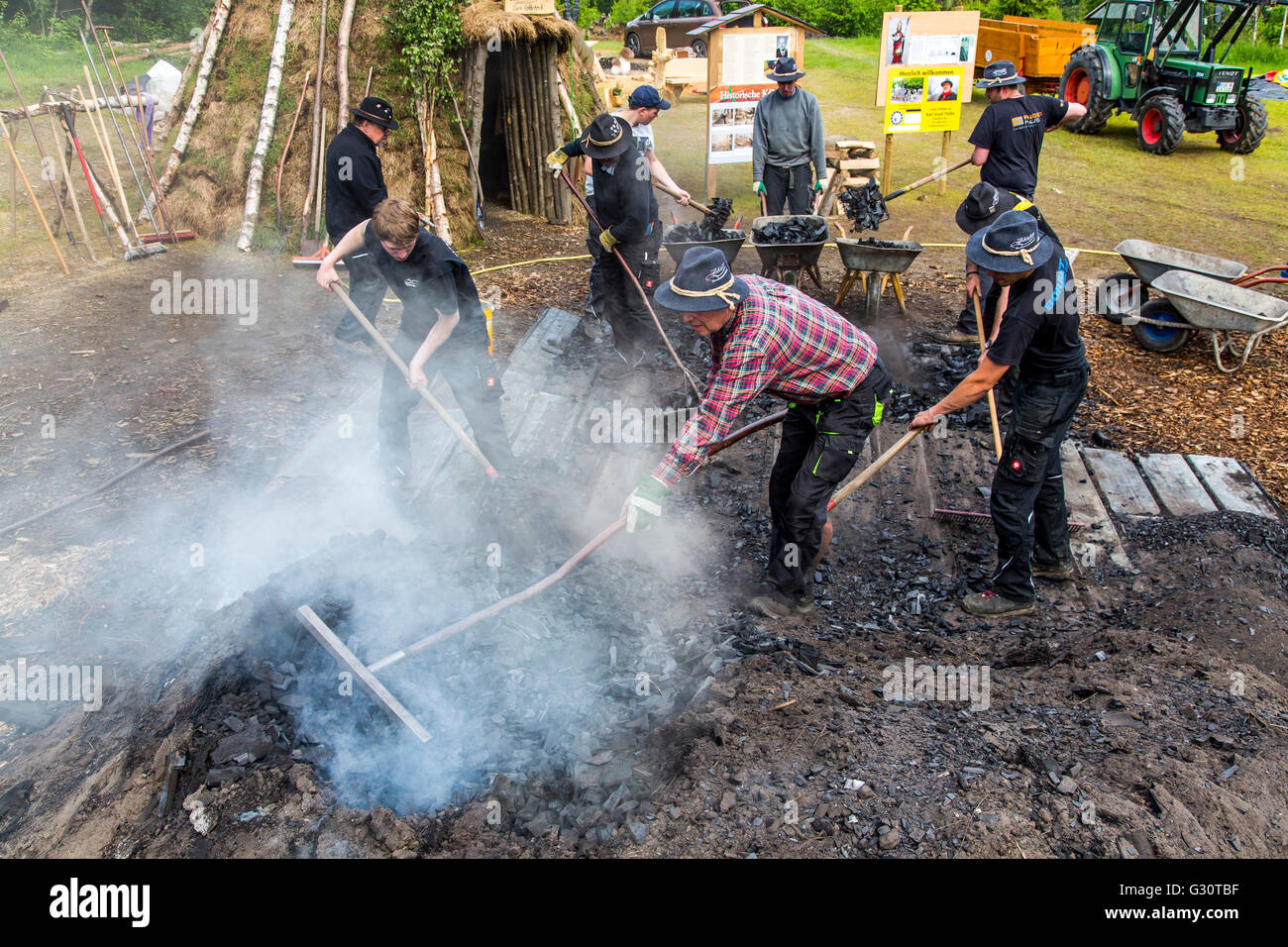 Running, burning, of a traditional charcoal kiln in WinterbergZüschen