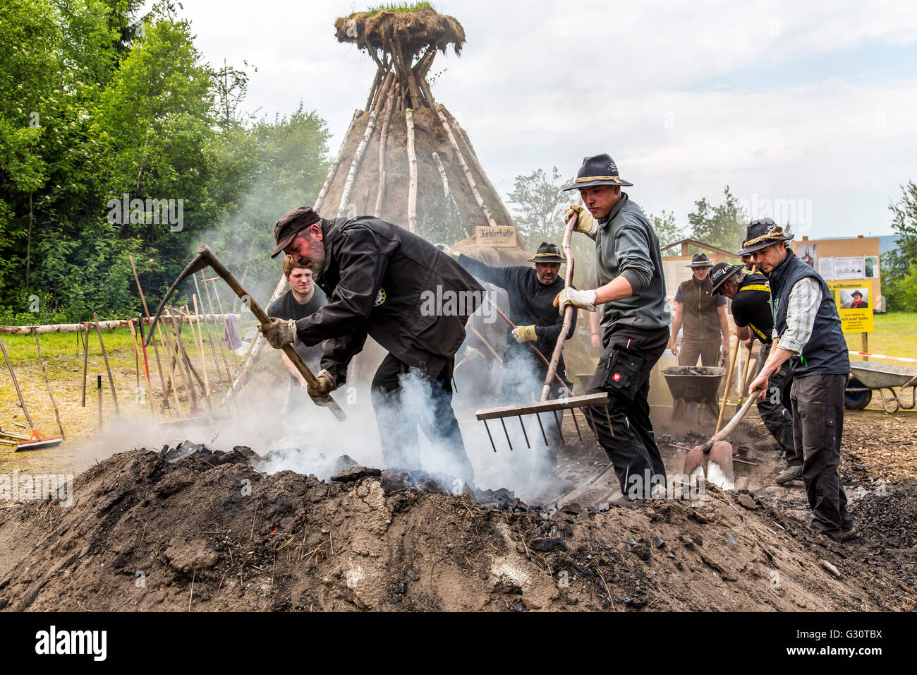 Running, burning, of a traditional charcoal kiln in WinterbergZüschen