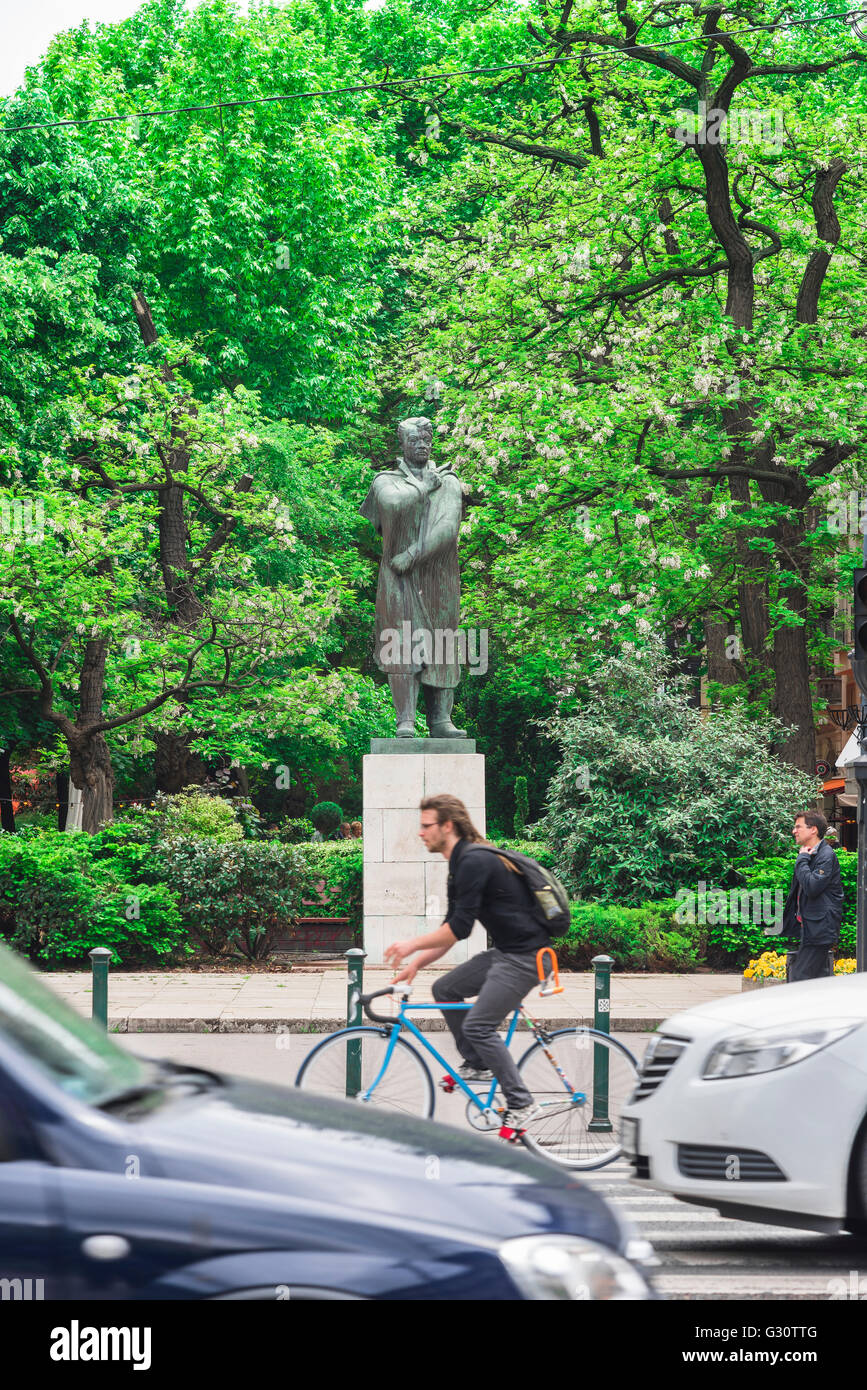 Budapest traffic, view in summer of a statue of the Hungarian poet Endre Ady in Andrassy ut, a busy road in the Terezvaros district of Budapest. Stock Photo