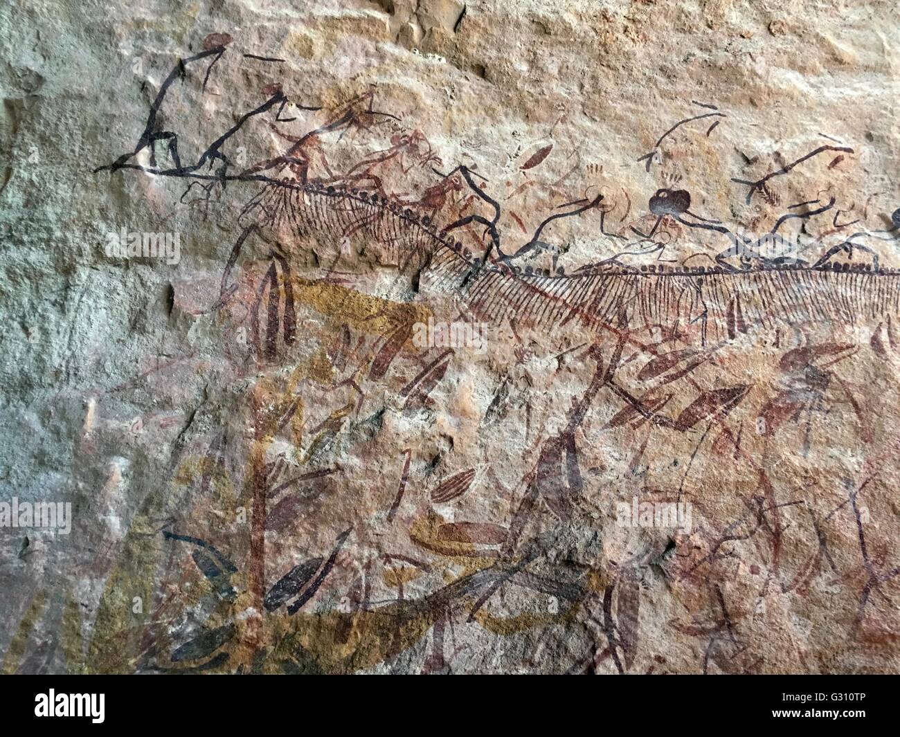 Cave painting of figures along a line of rocks at the 'Mountford Site' near East Alligator River, West Arnhem Land, Australia Stock Photo