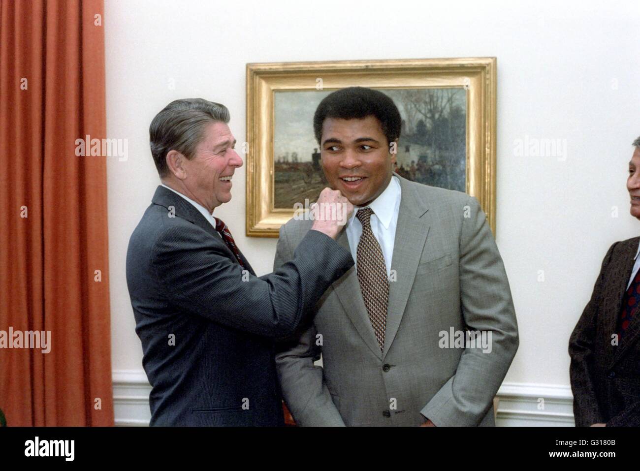 U.S. President Ronald Reagan jokes with world champion boxer Muhammed Ali in the Oval Office of the White House January 24, 1983 in Washington, DC. Stock Photo