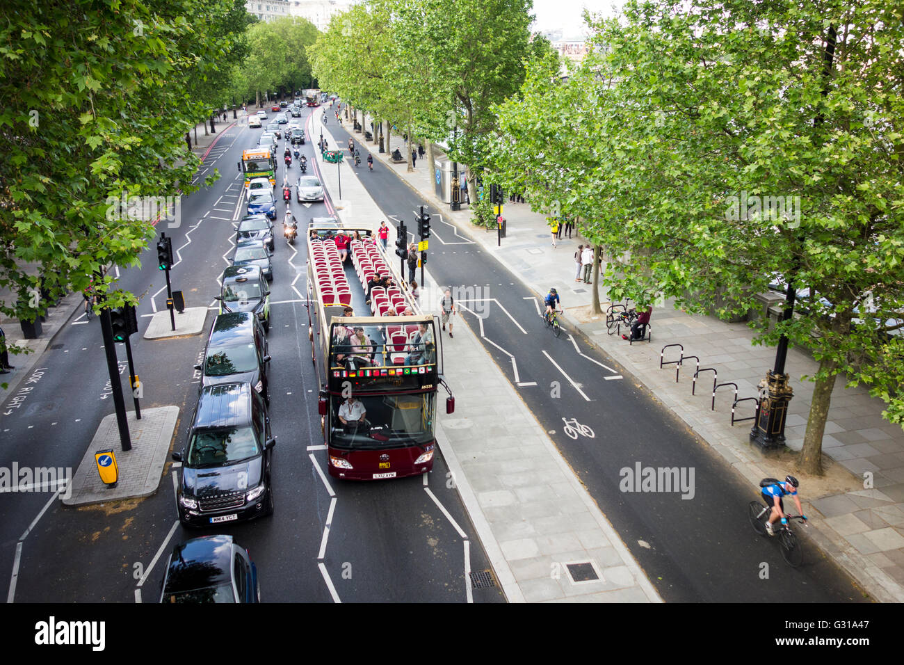 East-West Cycle Superhighway, Victoria Embankment cycle path. London, UK Stock Photo