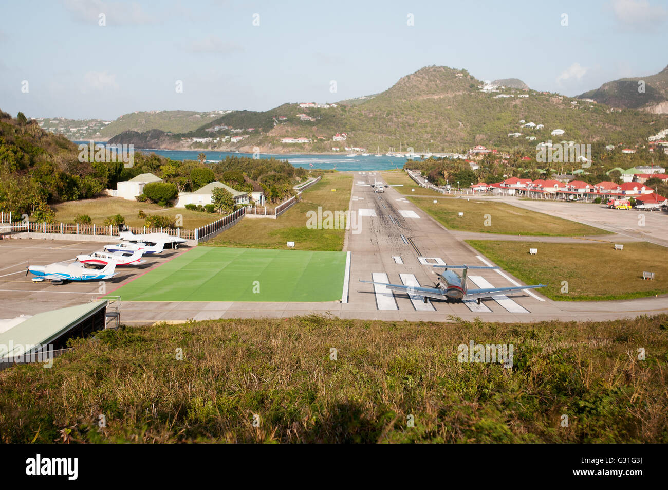 St. barts airport hi-res stock photography and images - Alamy