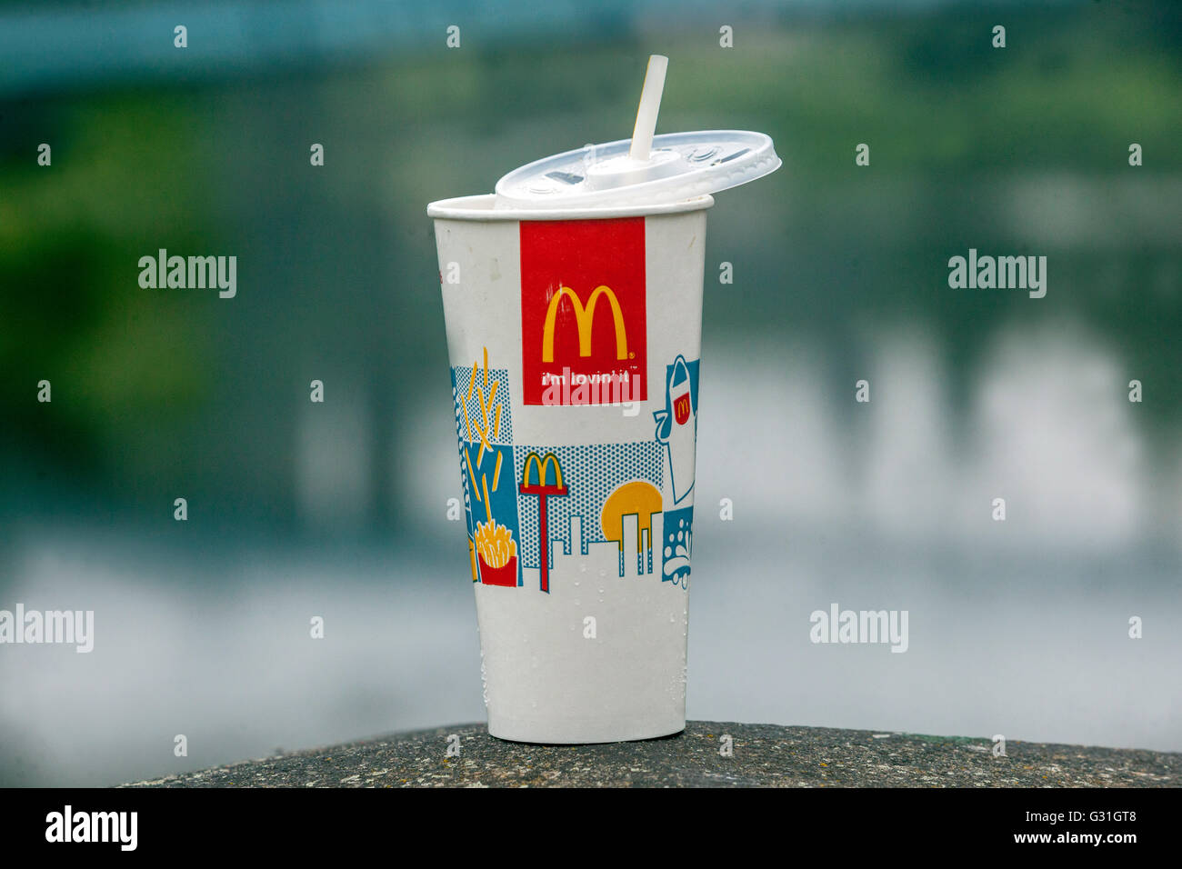 Mcdonalds Soft Drink Container On Roof Of Car Outside Branch Stock
