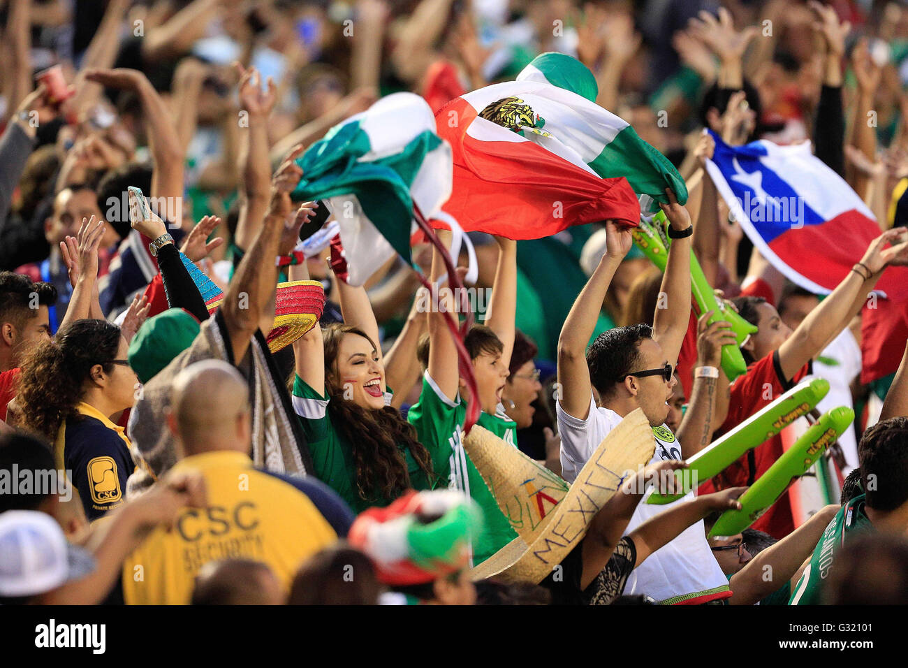 Ca, Usa. 1st June, 2016. SAN DIEGO, CA-JUNE 1, 2016: | .Soccer fans do the wave at Qualcomm Stadium as Mexico and Chile face off in a friendly match in preparation for the Copa America Centenario a 16-team event for national menÃ¢â‚¬â„¢s teams from North, Central and South America that begins Friday. © Misael Virgen/San Diego Union-Tribune/ZUMA Wire/Alamy Live News Stock Photo