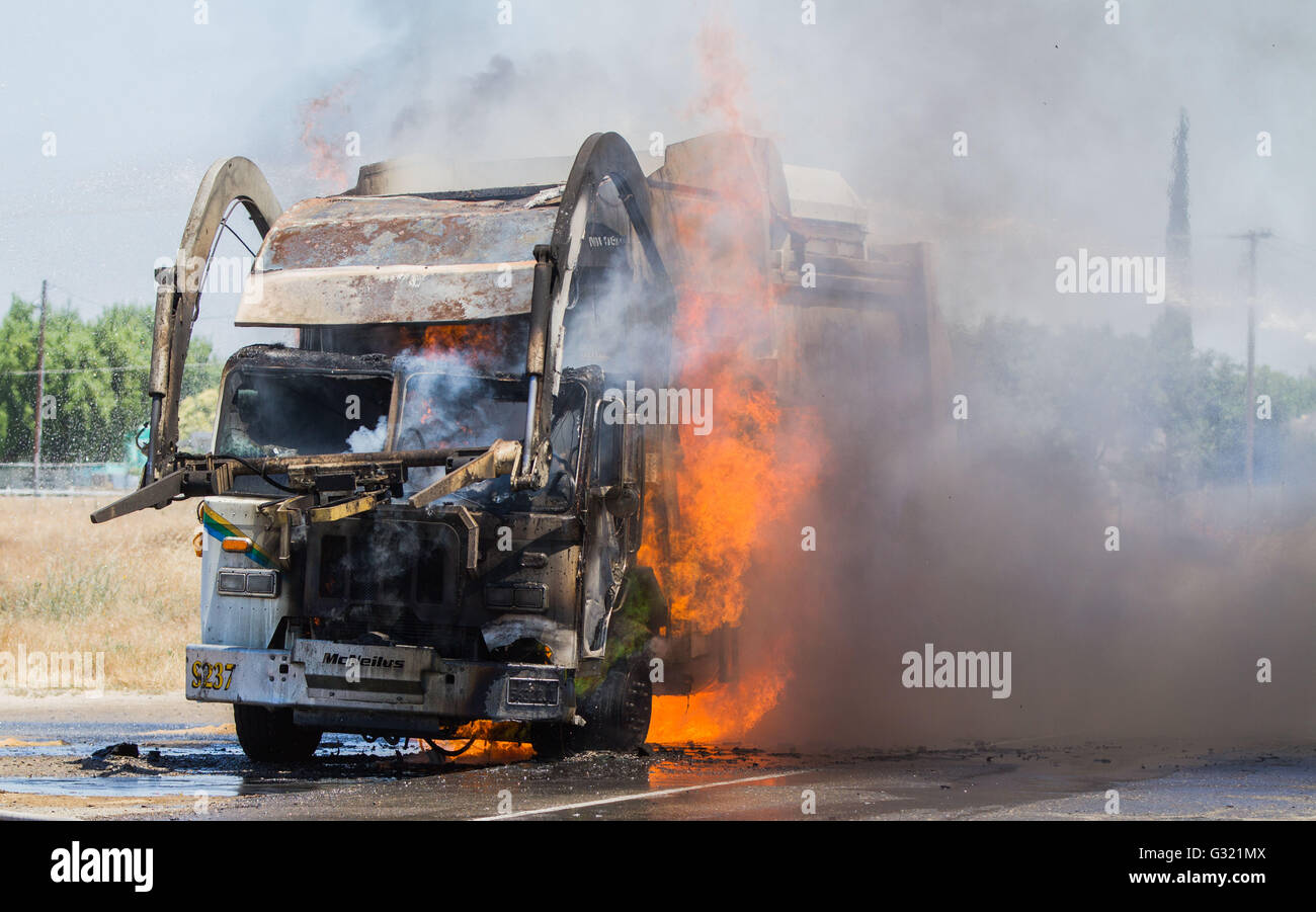 Keyes, CA, USA. 6th June, 2016. A Turlock Scavenger Company garbage