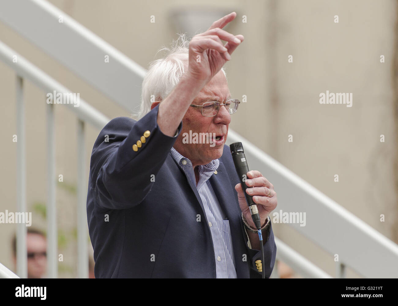 San Francisco, California, USA. 6th June, 2016. Vermont Sen. BERNIE SANDERS holds a rally at City College of San Francisco's Mission Center, one of several scheduled campaign events less than 24 hours before polls open in the delegate-rich Democratic California primary election. Credit:  PJ Heller/ZUMA Wire/Alamy Live News Stock Photo