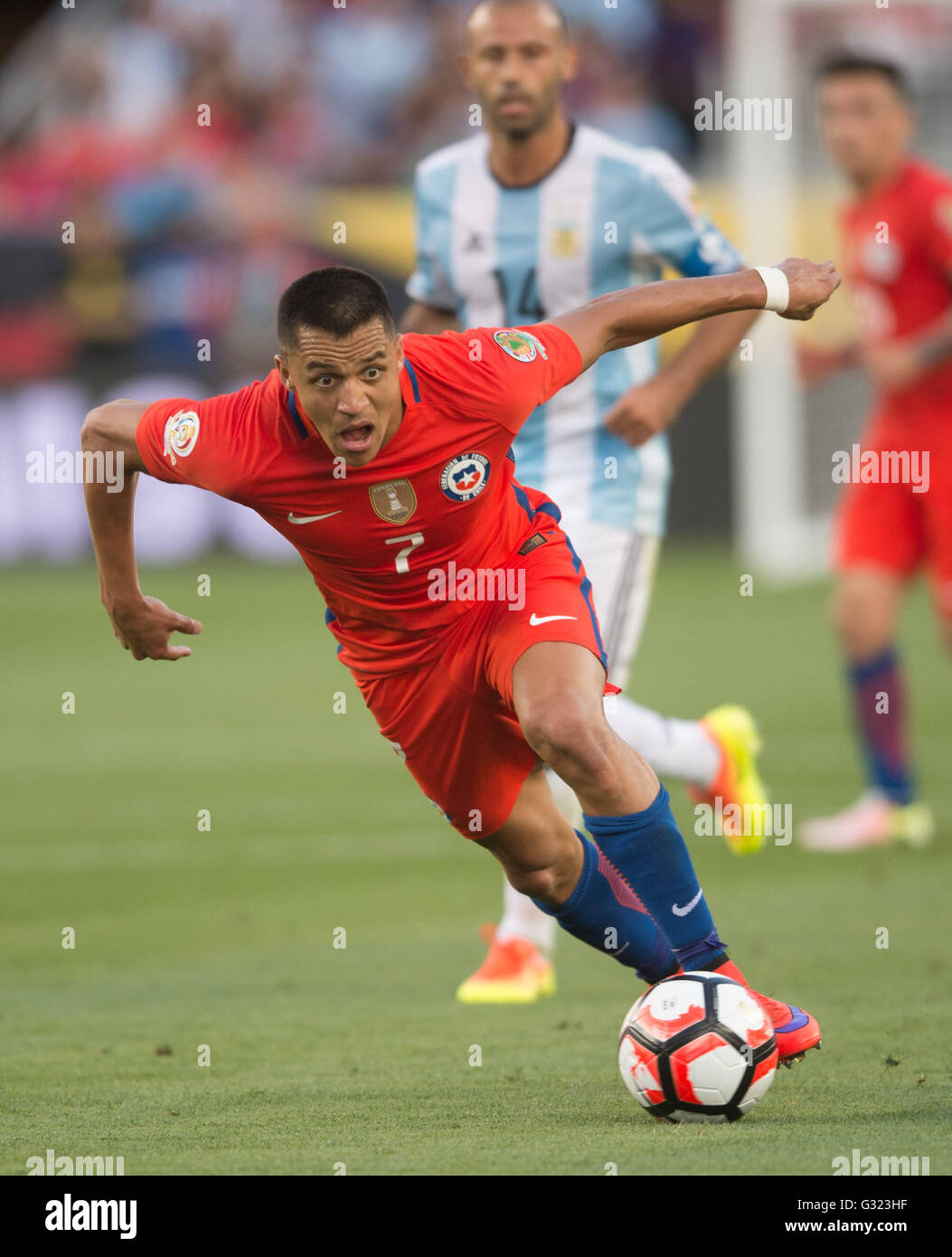 Santa Clara, USA. 6th June, 2016. Chile's Alexis Sanchez breaks through during the Copa America Centenario Group D match between Argentina and Chile at the Levi's Stadium in Santa Clara, California, the United States, June 6, 2016. Argentina won by 2-1. Credit:  Yang Lei/Xinhua/Alamy Live News Stock Photo