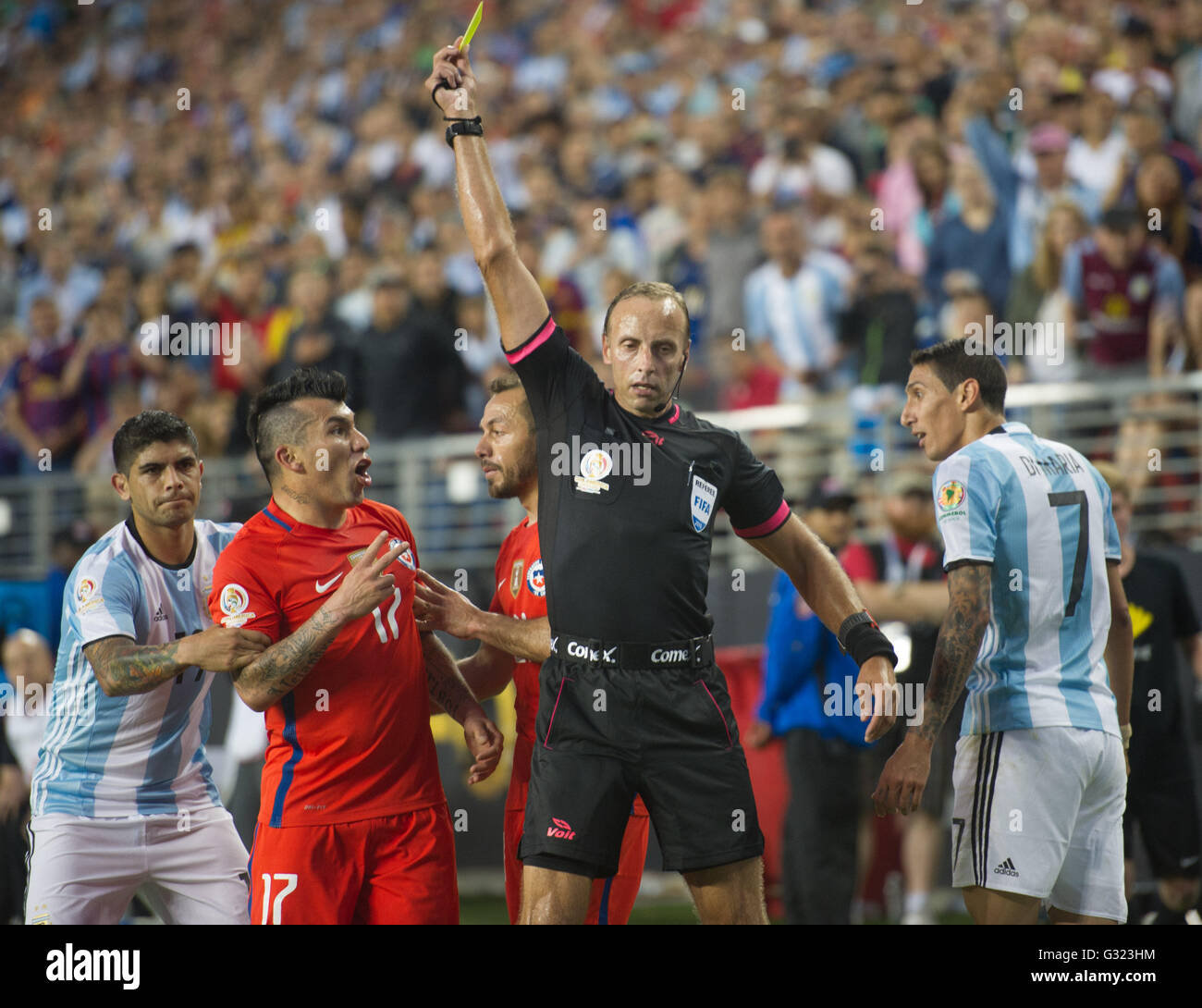 Santa Clara, USA. 6th June, 2016. Uruguayan referee Daniel Fedorzuck (2nd R) gives yellow card to Chile's Gary Medel (2nd L) and Argentina's Angel Di Maria (1st R) during the Copa America Centenario Group D match at the Levi's Stadium in Santa Clara, California, the United States, June 6, 2016. Argentina won by 2-1. Credit:  Yang Lei/Xinhua/Alamy Live News Stock Photo