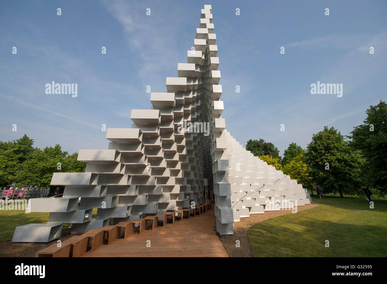 Serpentine Gallery, London, UK. 7th June 2016. Serpentine Architecture Programme 2016, Press View for the Serpentine Pavilion designed by  Bjarke Ingels Group (BIG) in Kensington Gardens. Credit: Malcolm Park/Alamy Live News. Stock Photo