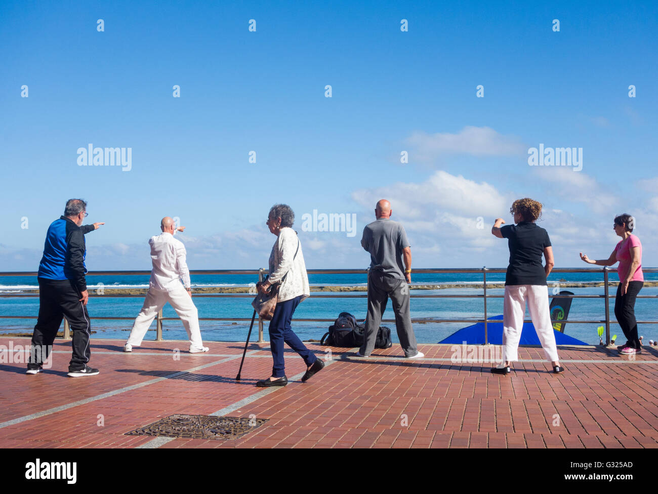 Las Palmas, Gran Canaria, Canary Islands, Spain, 7th June 2016. Weather: Tai Chi class ovelooking city beach in Las Palmas, the capital of Gran Canaria, with the mid morning temperature a balmy 29 degrees Celcius ( 84 Farenheit ) Credit:  Alan Dawson News/Alamy Live News Stock Photo