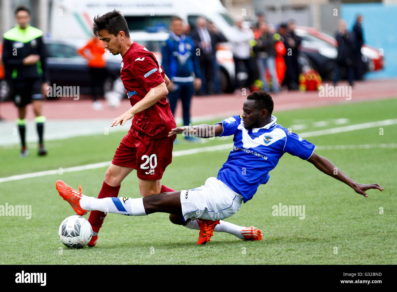 Campionato italiano serie B 2015/2016 Trapani Calcio - Brescia 02 Aprile  2016 Stadio Provinciale Erice in foto: Igor Coronado Stock Photo - Alamy