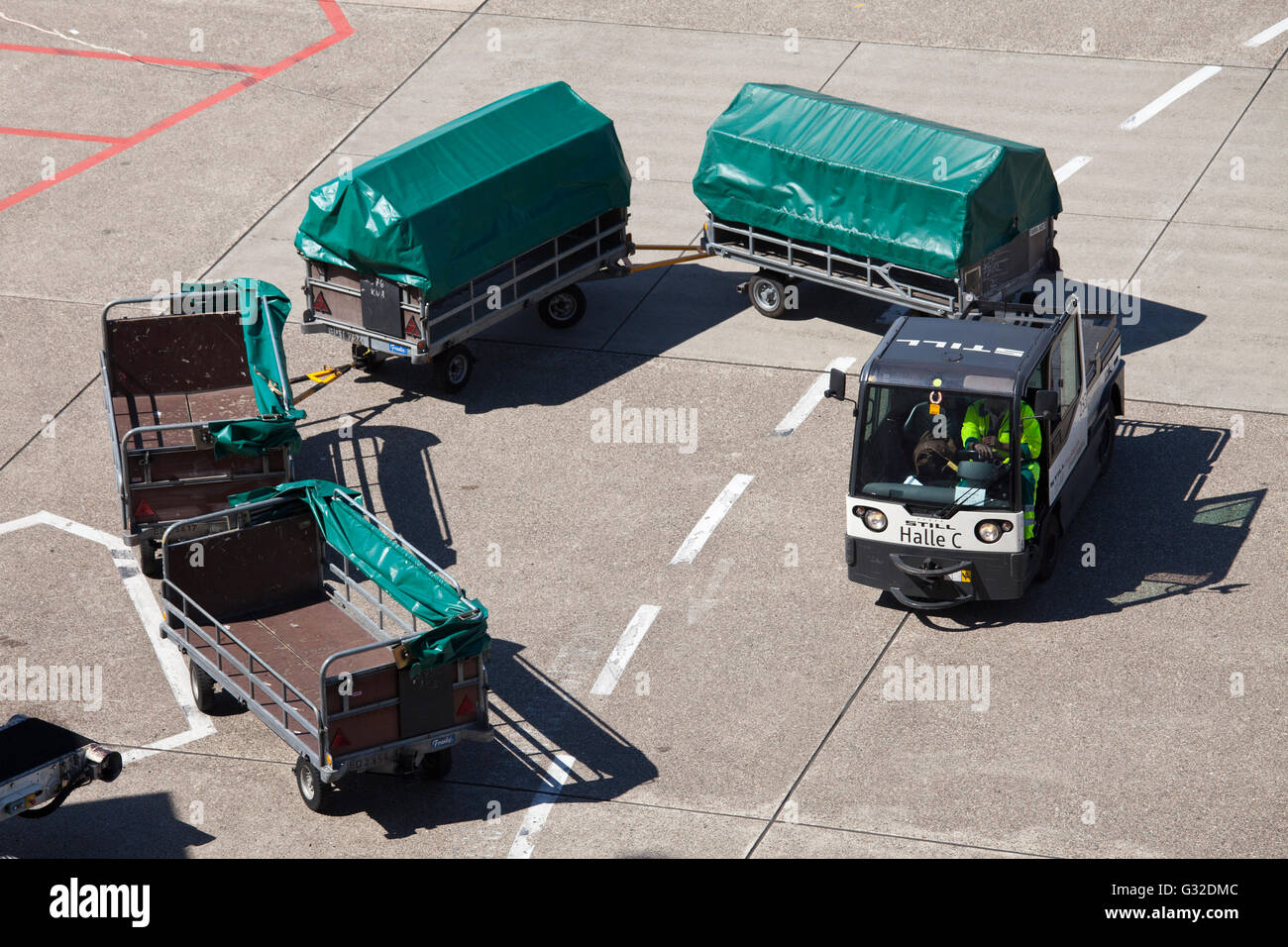 Vehicle with trailers to transport luggage on the manoeuvring area