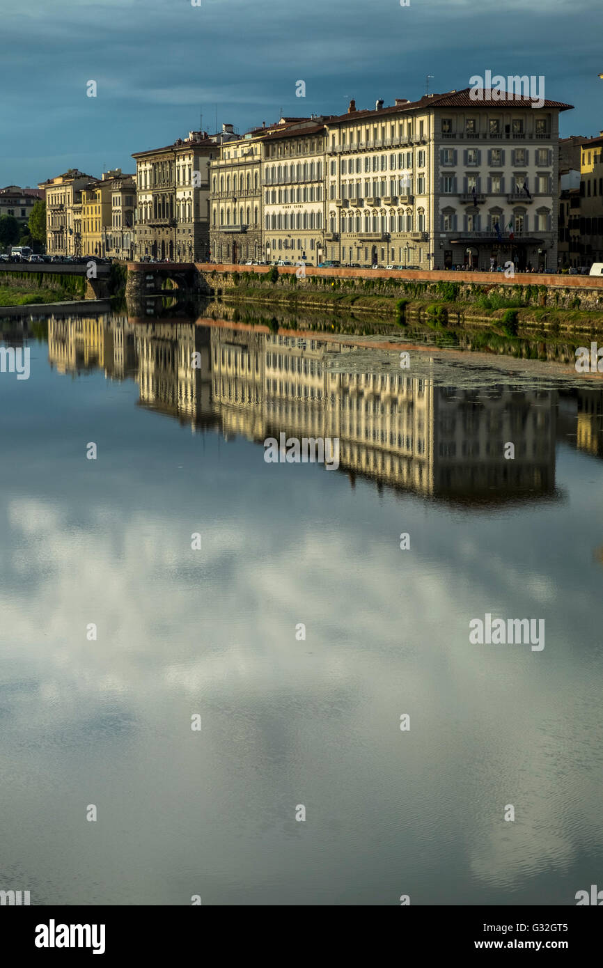 Fiume Arno, Riverside. Firenze, Italy Stock Photo