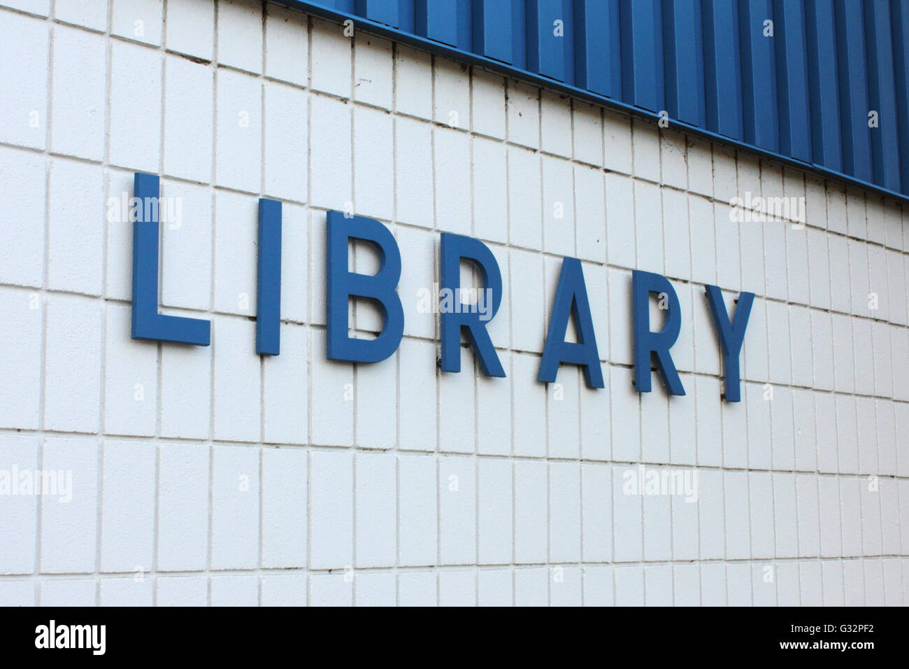 A library sign Stock Photo - Alamy