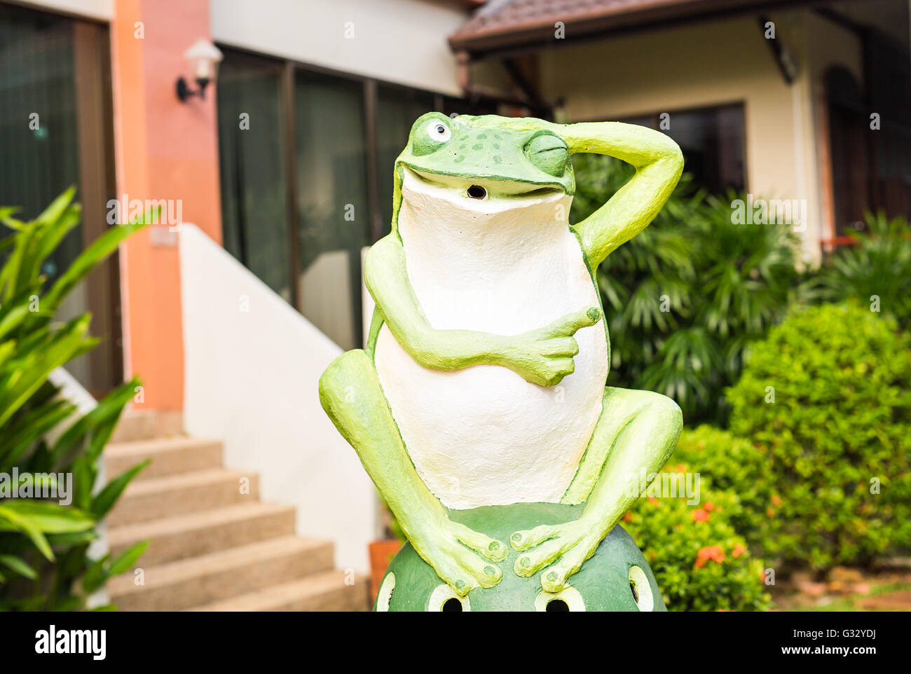 Outdoor Garden Decoration Statue, Frog Stock Photo Alamy