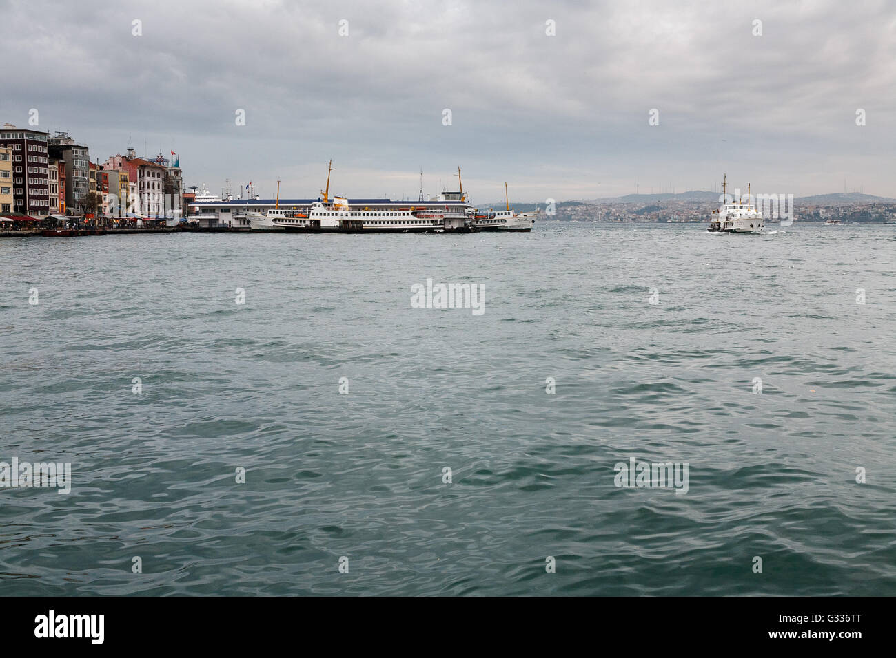 Passenger boat ferry across the Bosphorus in Istanbul Stock Photo - Alamy