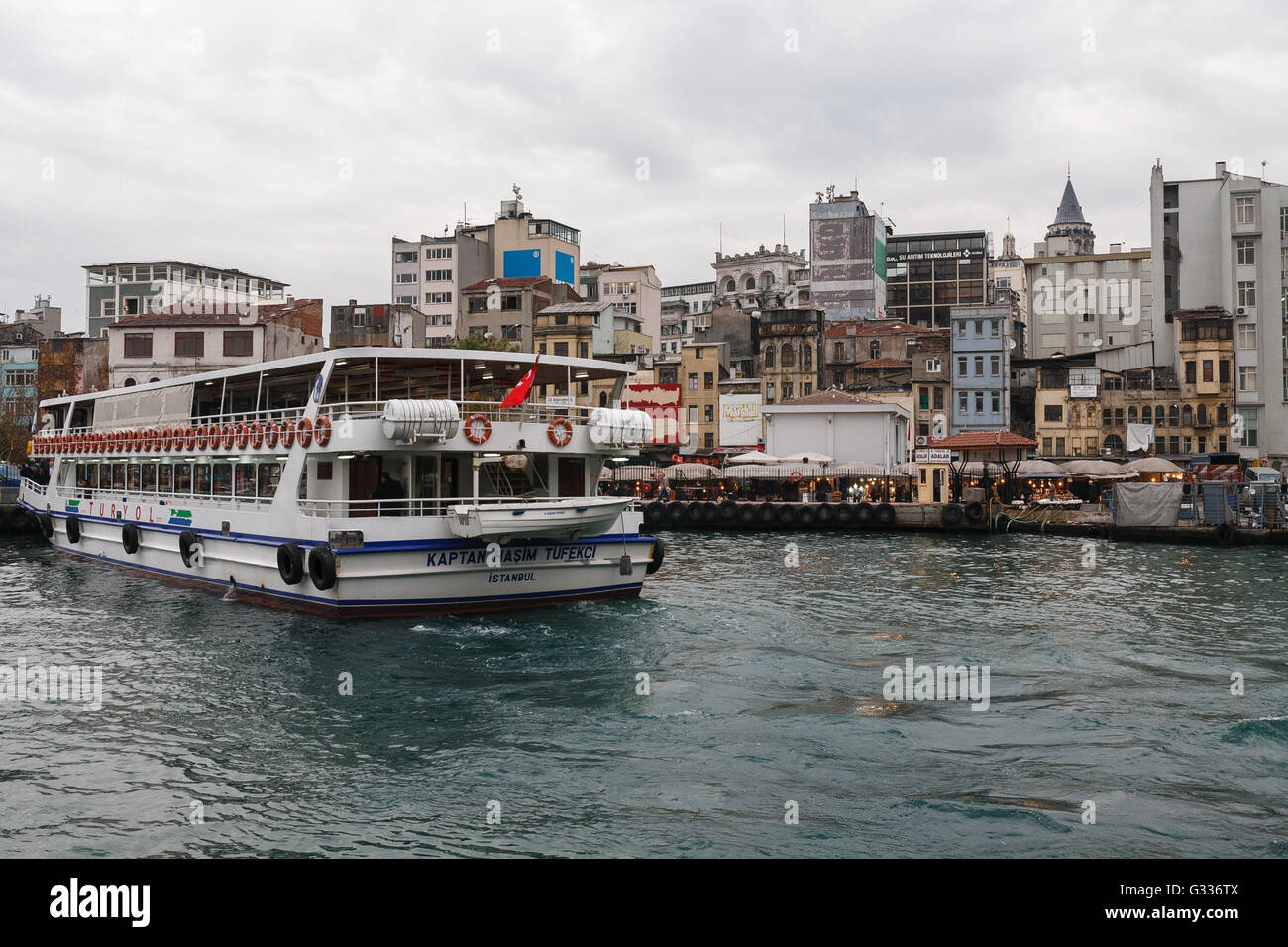 Passenger boat ferry across the Bosphorus in Istanbul Stock Photo - Alamy