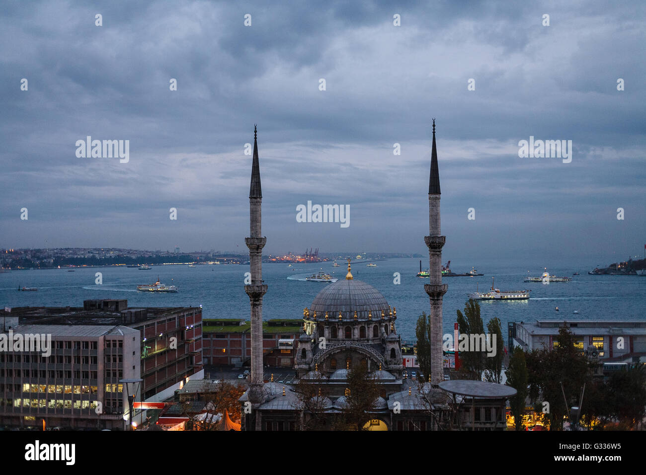 Passenger boat ferry across the Bosphorus in Istanbul Stock Photo - Alamy
