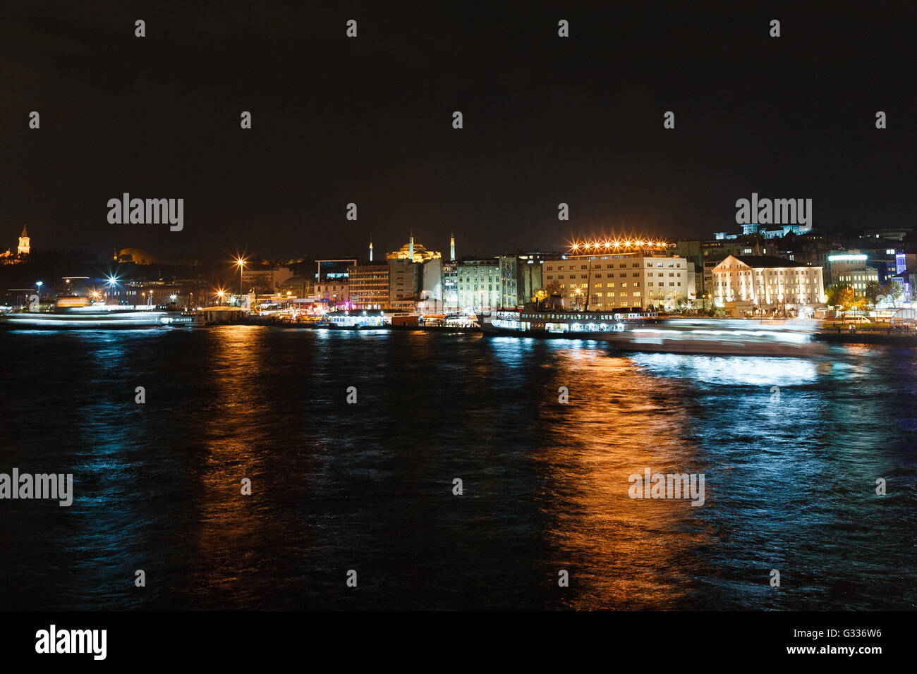 Passenger boat ferry across the Bosphorus in Istanbul Stock Photo - Alamy