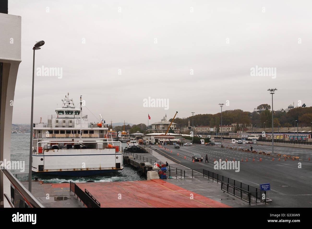 Passenger boat ferry across the Bosphorus in Istanbul Stock Photo - Alamy