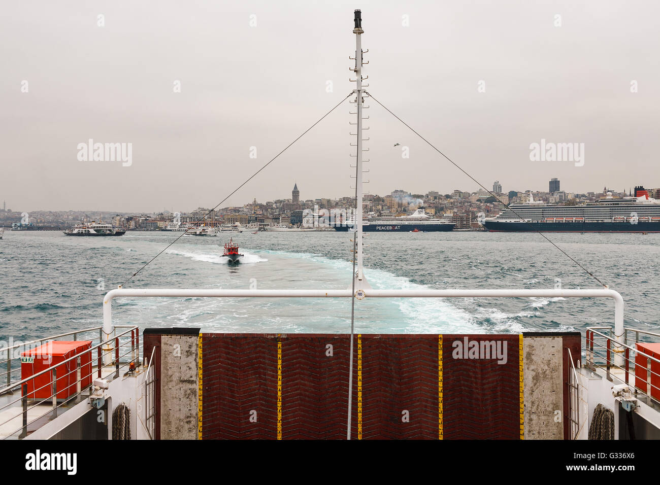 Passenger boat ferry across the Bosphorus in Istanbul Stock Photo - Alamy