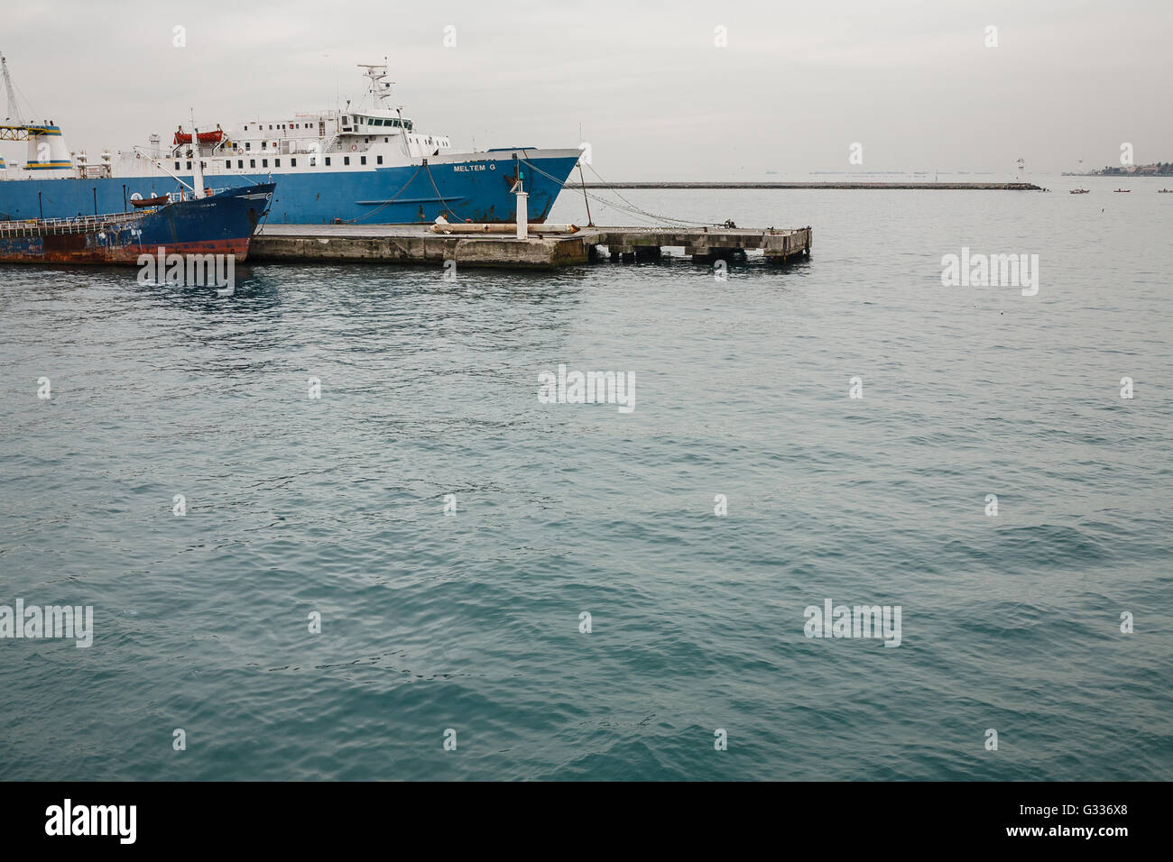 Passenger boat ferry across the Bosphorus in Istanbul Stock Photo - Alamy