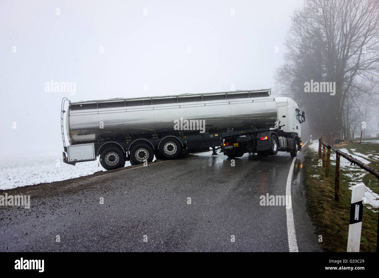 Road truck accidents hi-res stock photography and images - Alamy