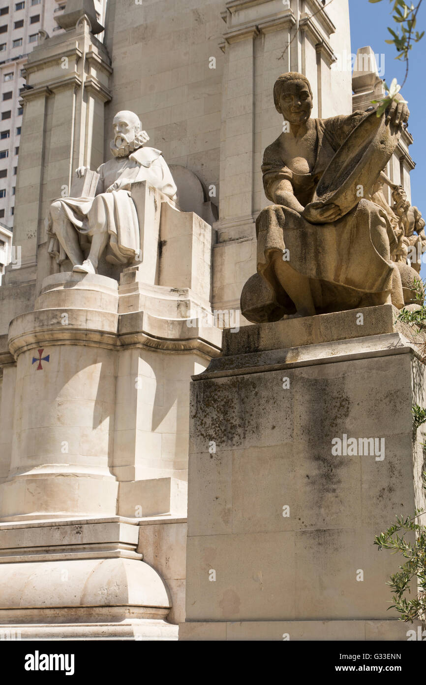 statue of writer Miguel de Cervantes Saavedra (on left) and character Aldonza Lorenzo (right) plaza del Argüelles, Madrid, Spain Stock Photo