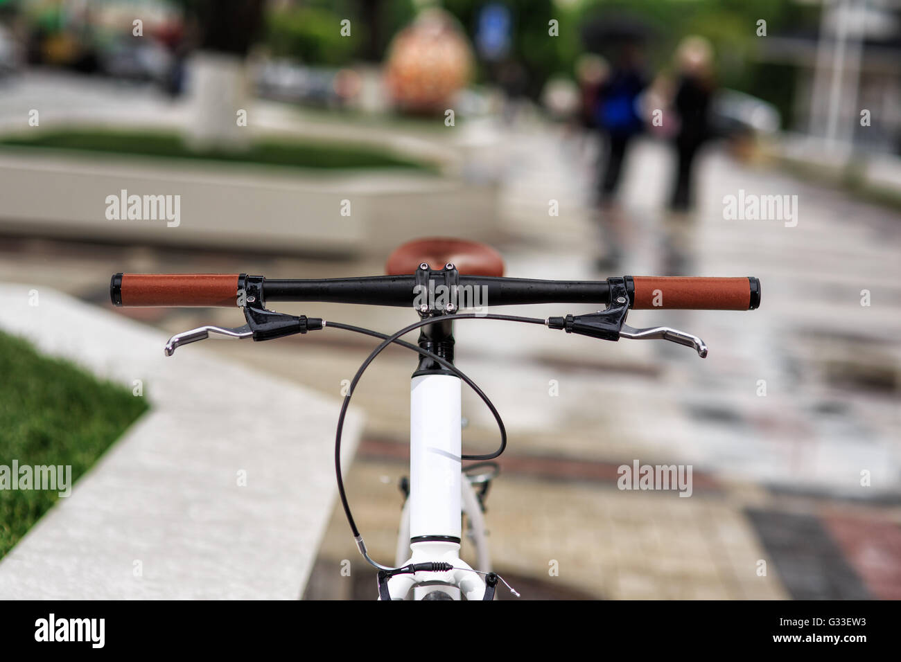 White fixed gear bicycle hi-res stock photography and images - Alamy