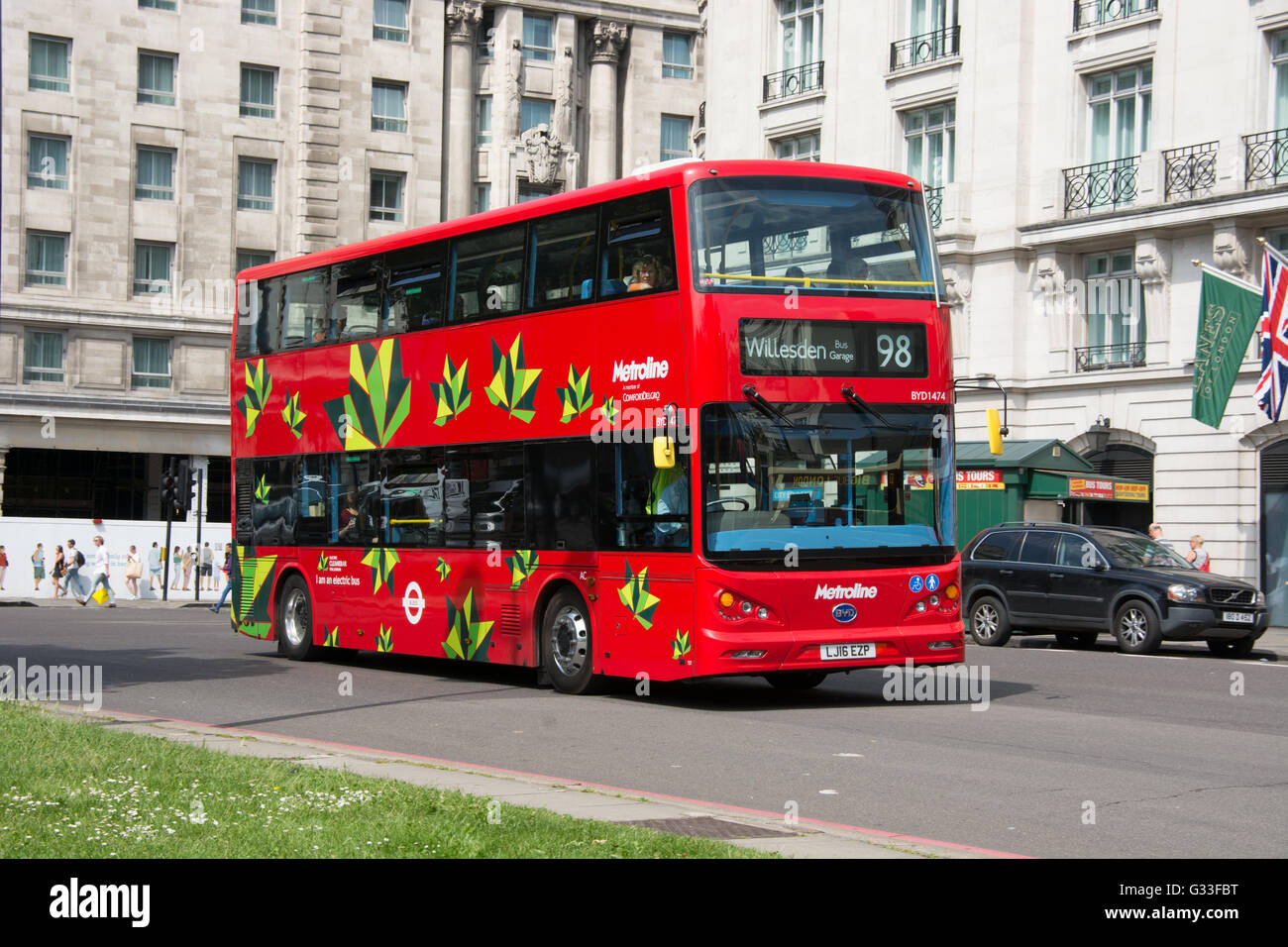 One of four battery powered  double deck buses on trial in London passes Marble Arch on route 98 Stock Photo