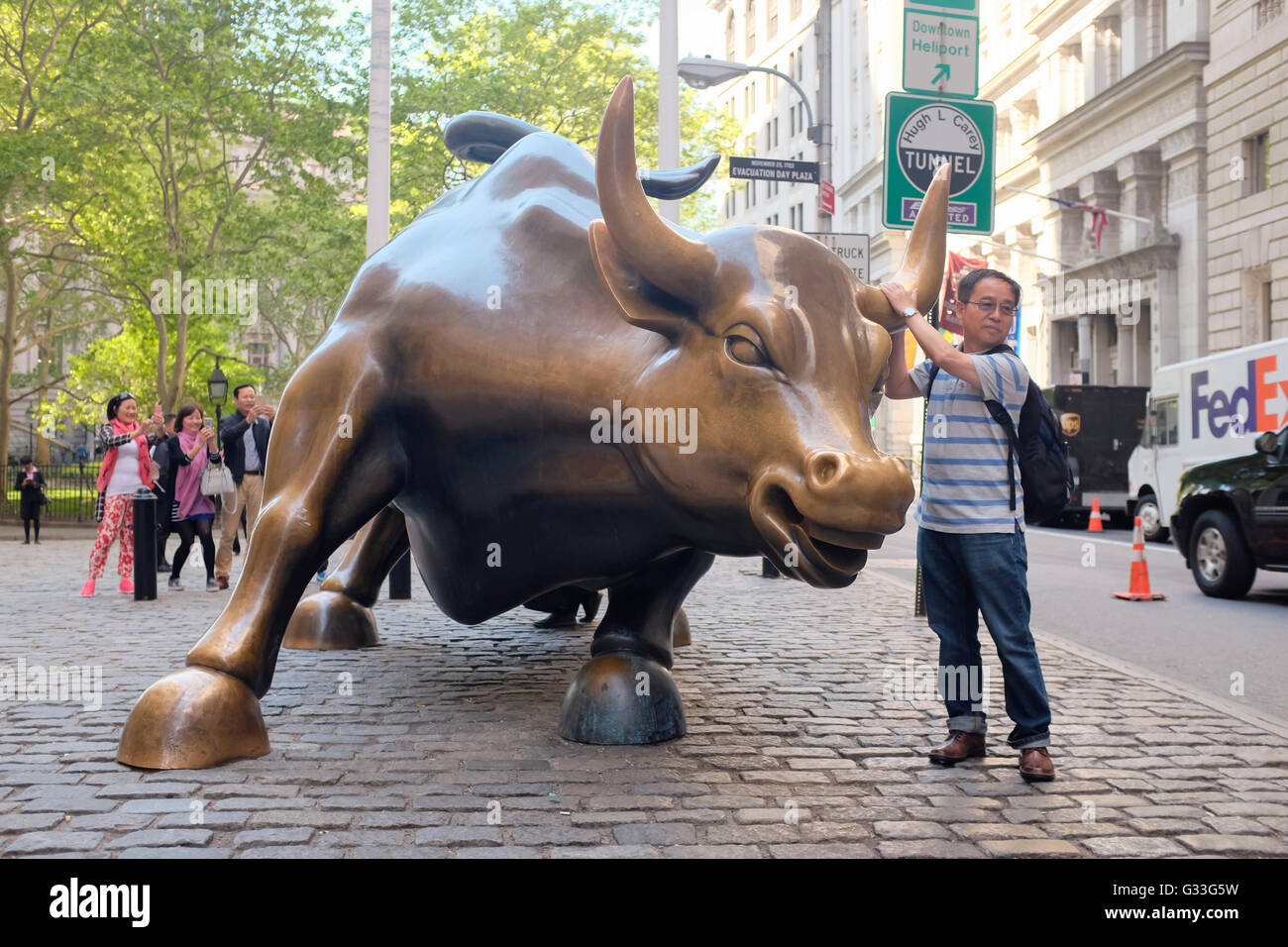 Bronze Wall Street Bull on Broadway in Lower Manhattan, New York City USA Stock Photo Alamy Bronze Wall Street Bull on Broadway in Lower Manhattan, New York City USA Stock Photo Alamy