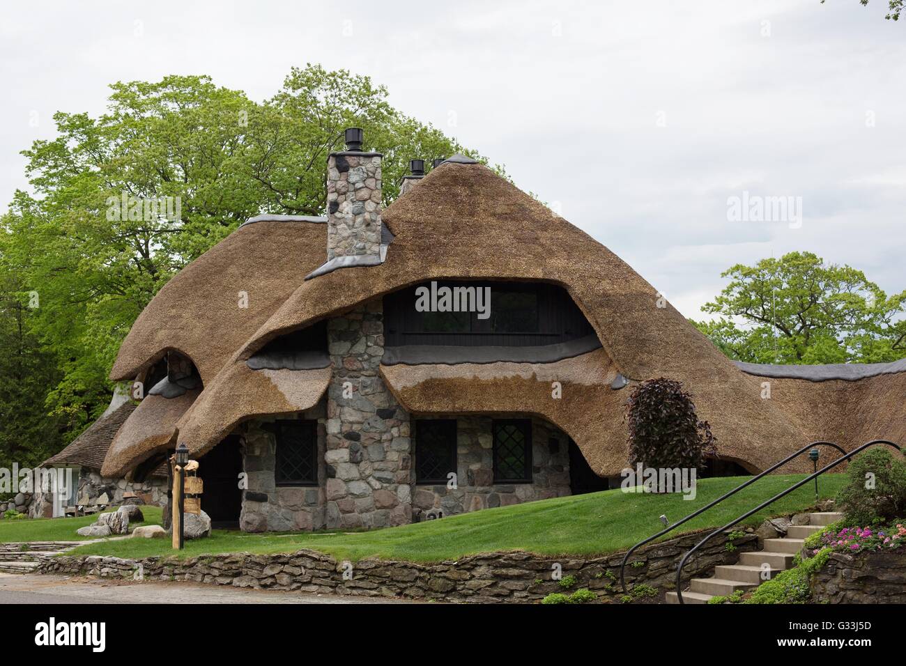 A mushroom house in Charlevoix, Michigan, USA, designed and built by