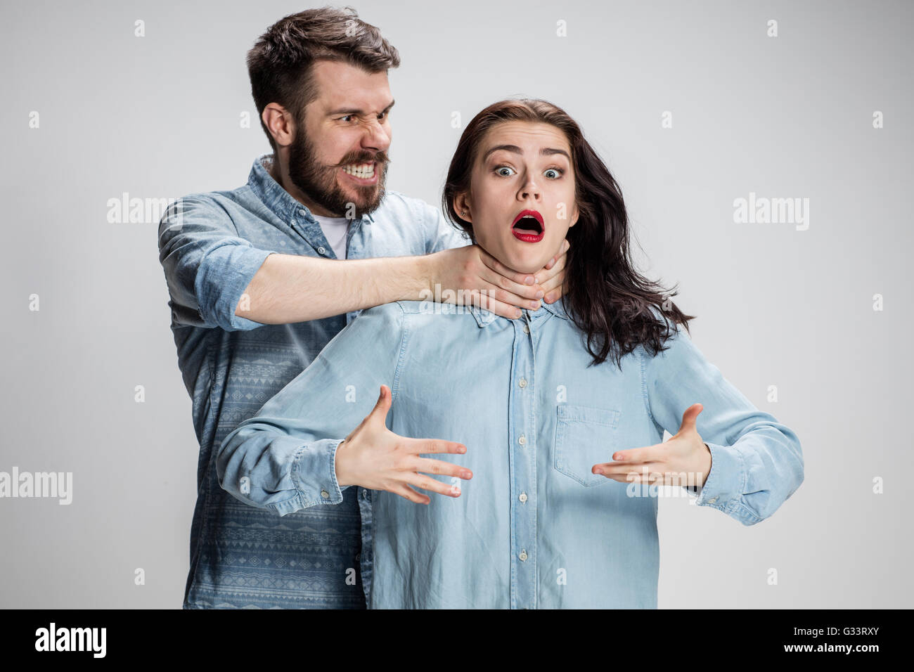 Man strangle woman hi-res stock photography and images - Alamy