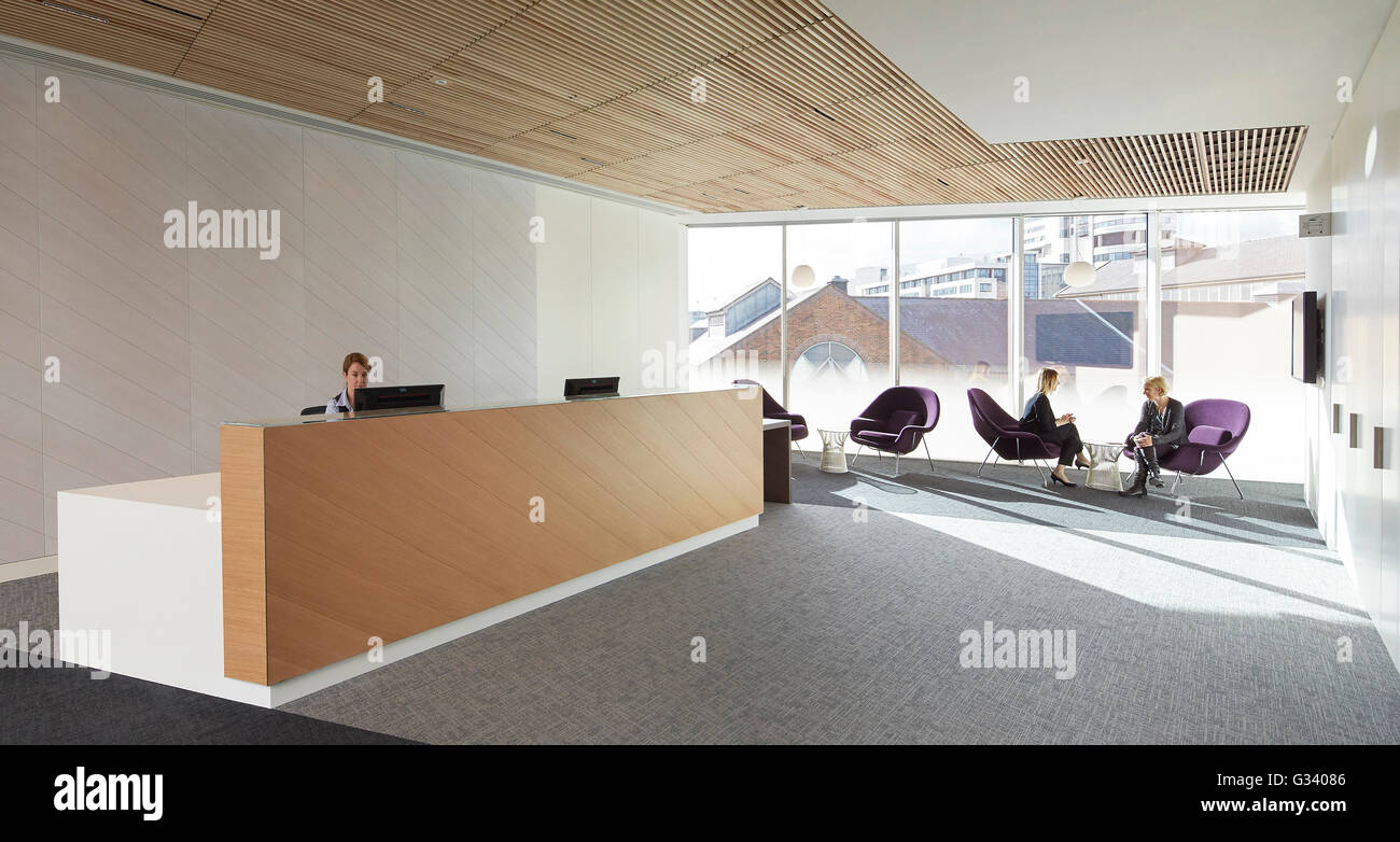 Reception area with lounge. KPMG Offices, Leeds, Leeds, United Kingdom. Architect: Sheppard Robson, 2015. Stock Photo