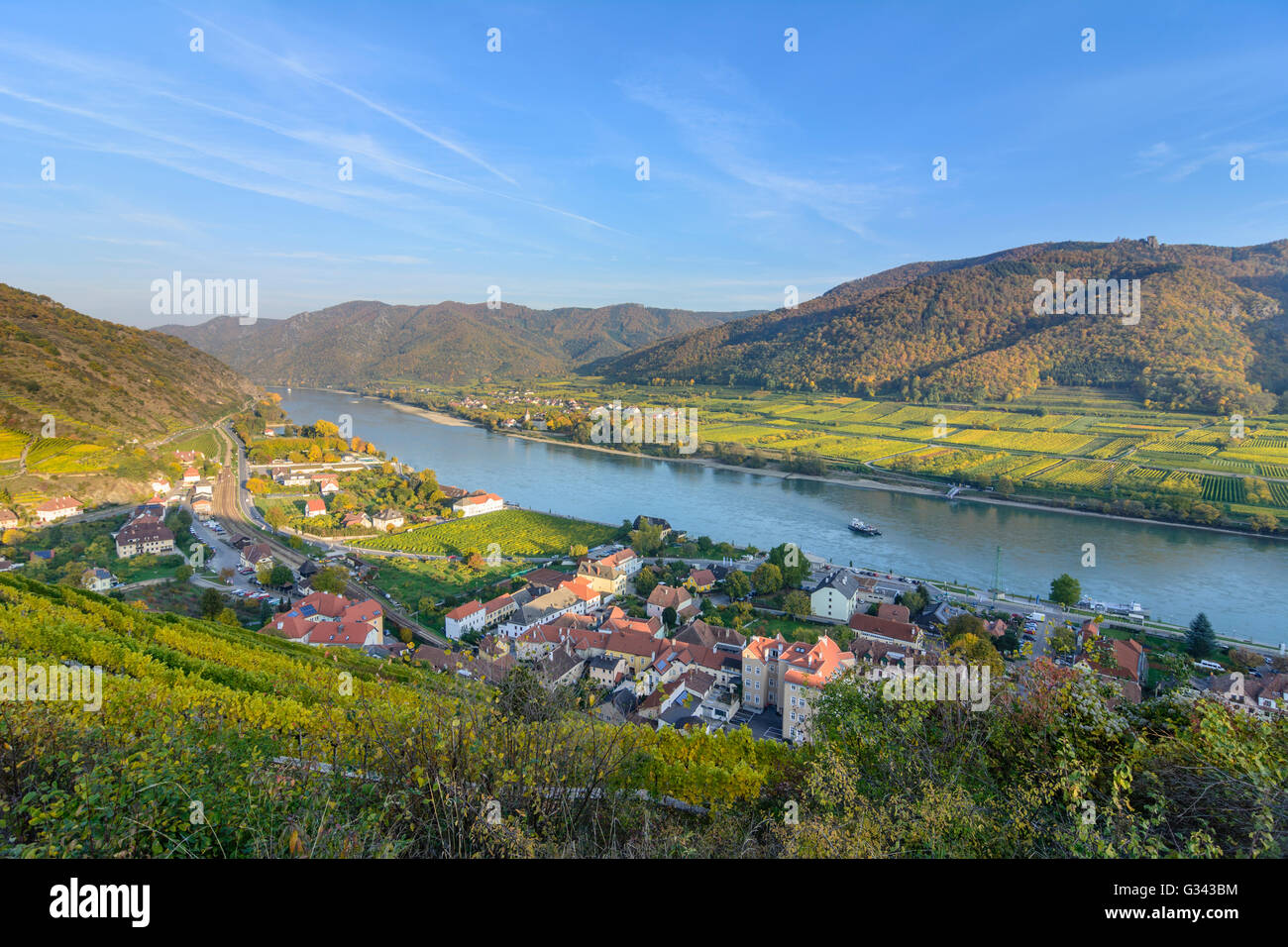 View from 1000 bucket mountain on Spitz and the Danube, Austria, Niederösterreich, Lower Austria, Wachau, Spitz an der Donau Stock Photo