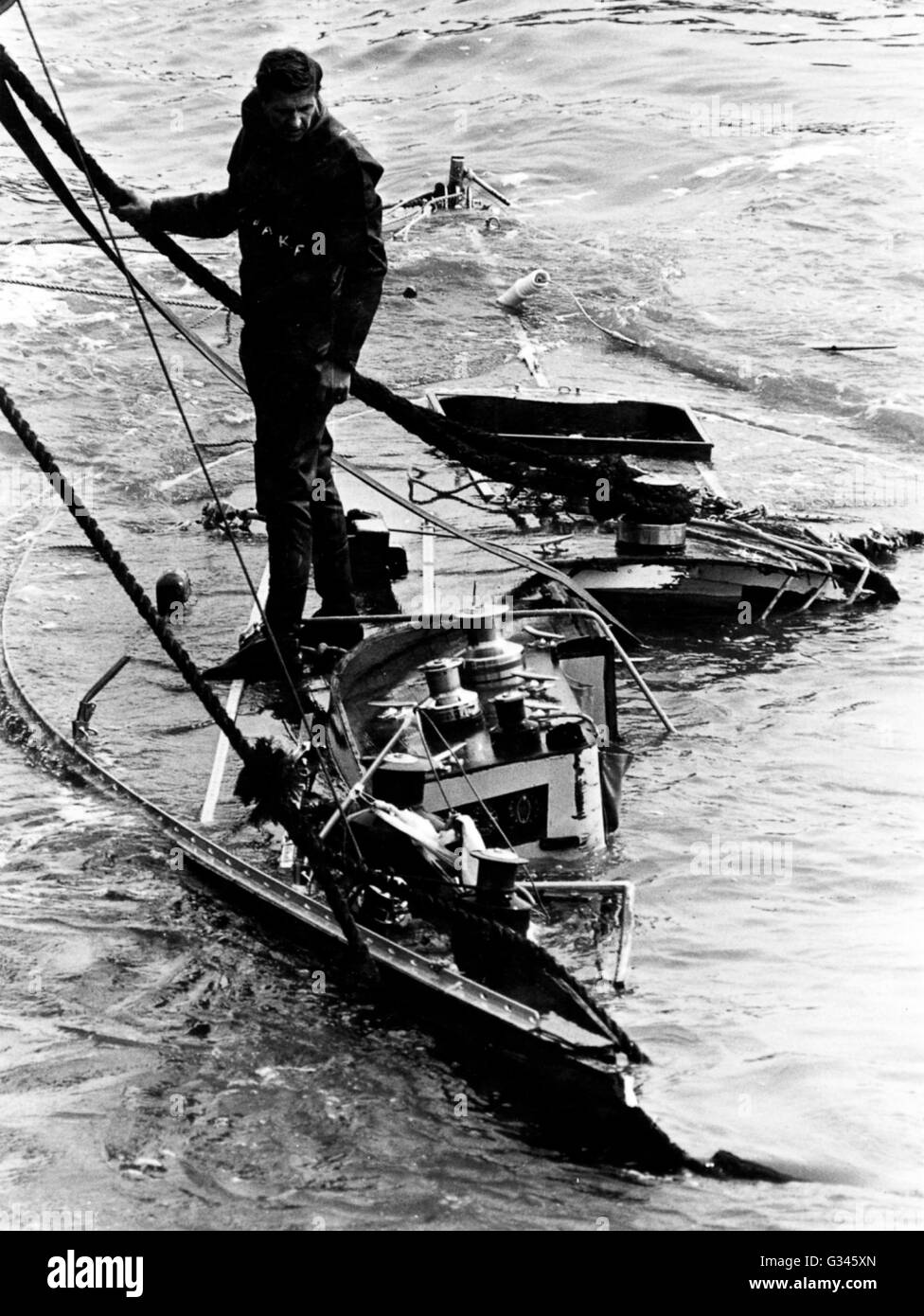 AJAX NEWS PHOTOS - 10TH SEPTEMBER,1974. SHOREHAM, ENGLAND. - WRECK SALVAGED - 741009/741109/GR1. A DIVER FROM THE SALVAGE BARGE SURVEYS ALL THAT REMAINS OF THE HULL OF MR HEATH'S YACHT MORNING CLOUD AS SHE WAS BROUGHT INTO SHOREHAM HARBOUR. THE £45,000 OCEAN RACER, THE THIRD WHICH MR HEATH HAS OWNED, WAS WRECKED IN A GALE OFF THE SUSSEX COAST ON SEPT 2ND,1974. TWO MEN LOST THEIR LIVES IN THE TRAGEDY. A YACHT SURVEYOR AT THE SCENE IN SHOREHAM SAID THE BOAT WAS A TOTAL LOSS. MOST OF THE STARBOARD SIDE WAS MISSING AND THE MAST AS WELL AS THE ENGINE HAD GONE. PHOTO:JONATHAN EASTLAND/AJAX  REF:7410 Stock Photo