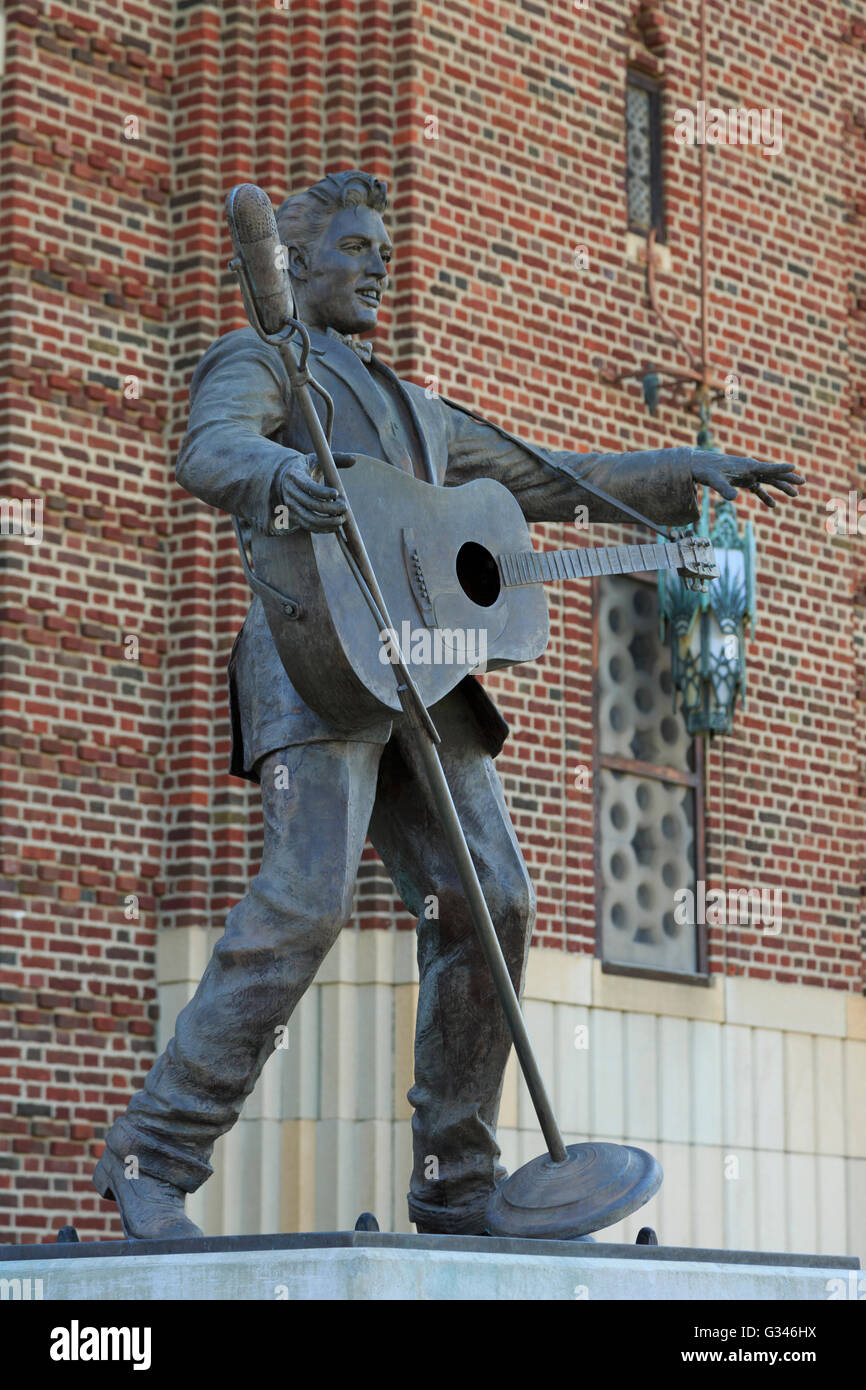 Elvis Presley Statue, Shreveport Municipal Auditorium, Louisiana, USA Stock Photo