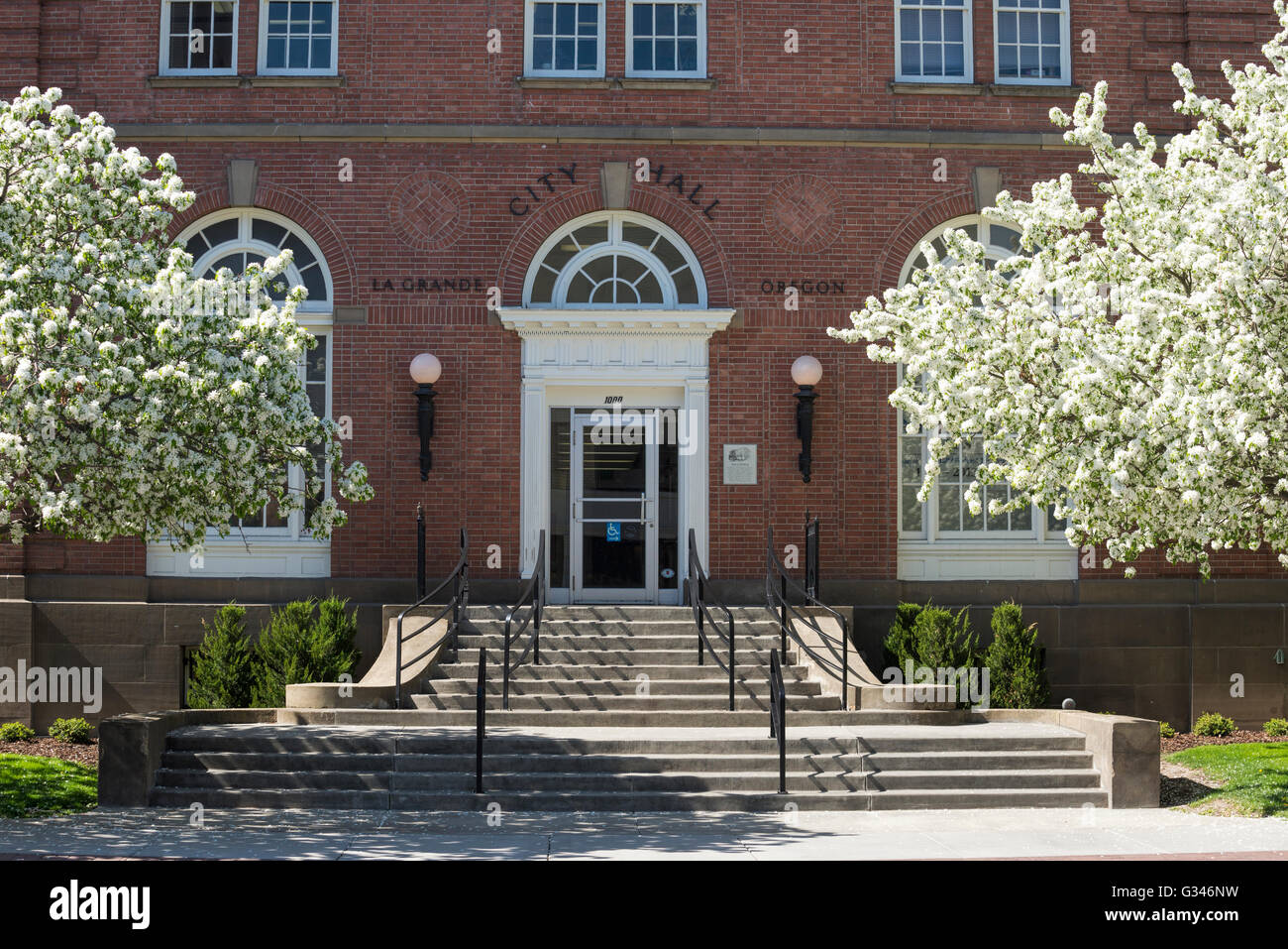 La Grande Oregon City Hall Stock Photo Alamy