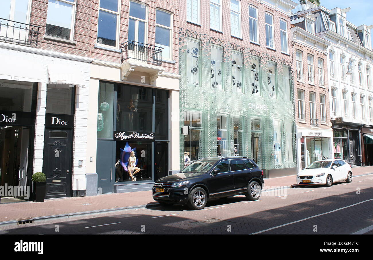 Exclusive stores at the expensive . Hooftstraat shopping street in  Central Amsterdam, Netherlands. Chanel store, glass facade Stock Photo -  Alamy