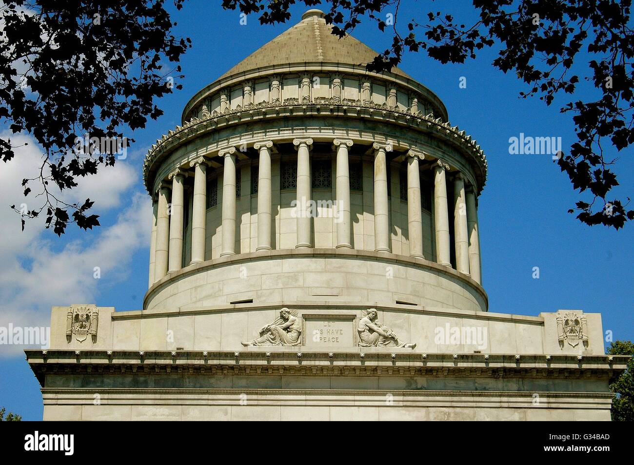 New York City Neoclassicalstyle dome with doric columns atop Grant's