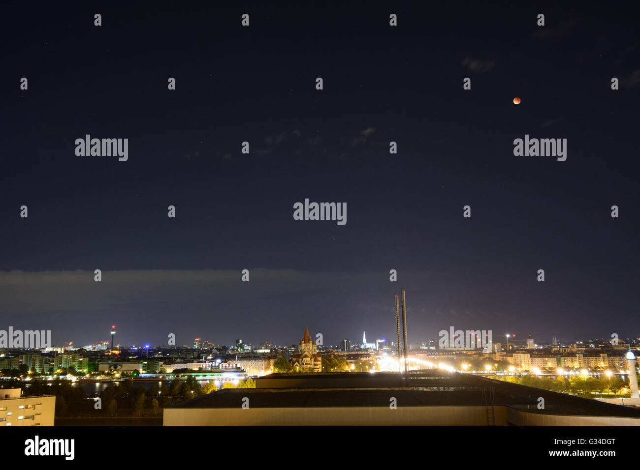 Blood moon total lunar eclipse hi-res stock photography and images - Alamy