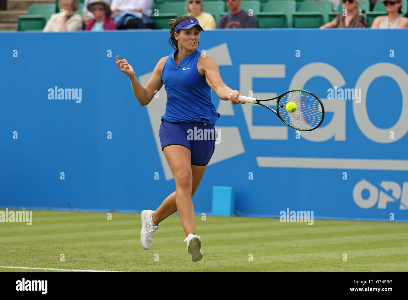 07.06.2016. Nottingham Tennis Centre, Nottingham, England. Aegon WTA Nottingham Open Day 4. Running forehand from Laura Robson of Great Britain Stock Photo