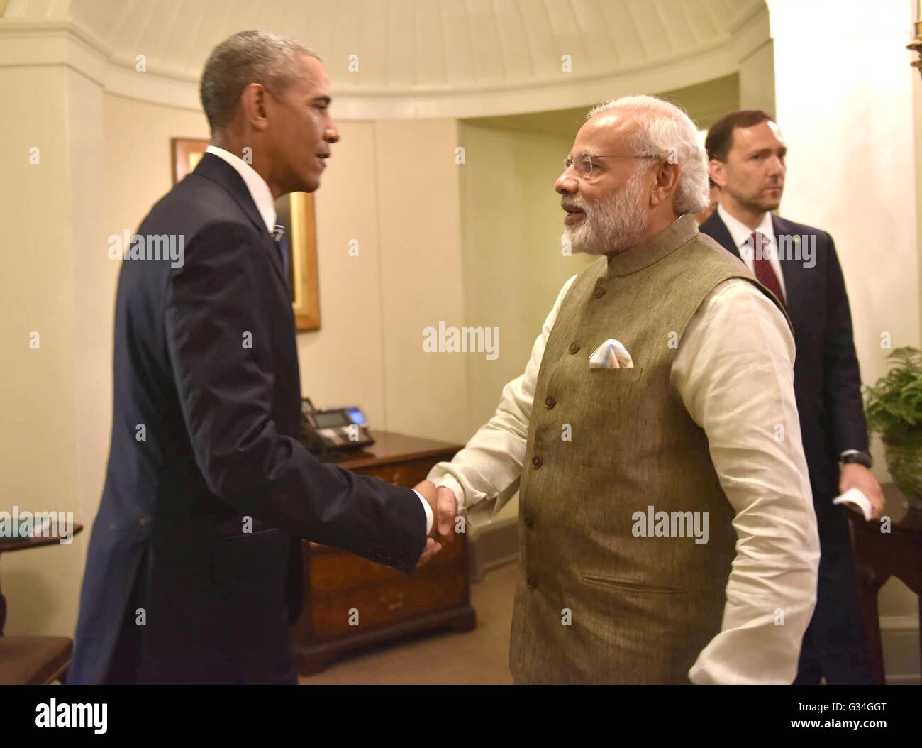 U.S President Barack Obama welcomes India Prime Minister Narendra Modi ...