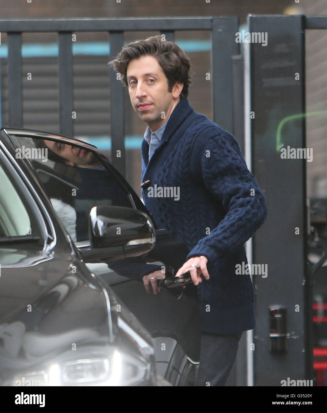 Simon Helberg outside ITV Studios Featuring: Simon Helberg Where: London,  United Kingdom When: 14 Apr 2016 Stock Photo - Alamy